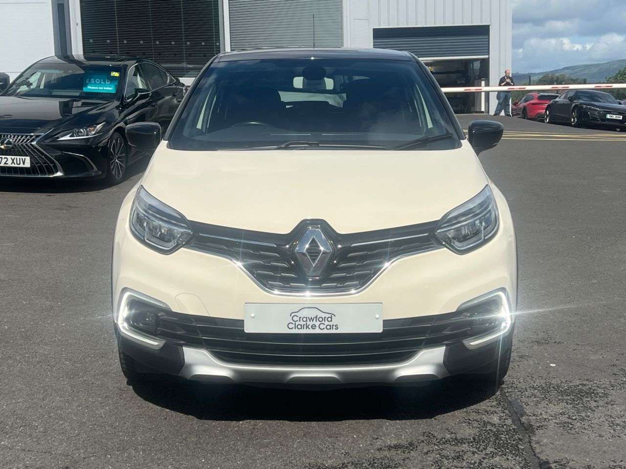 A 2017 RENAULT CAPTUR 0.9 TCe ENERGY Dynamique S Nav SUV 5dr Petrol Manual Euro 6 (s/s) (90 ps) A 2017 RENAULT CAPTUR 0.9 TCe ENERGY Dynamique S Nav SUV 5dr Petrol Manual Euro 6 (s/s) (90 ps)