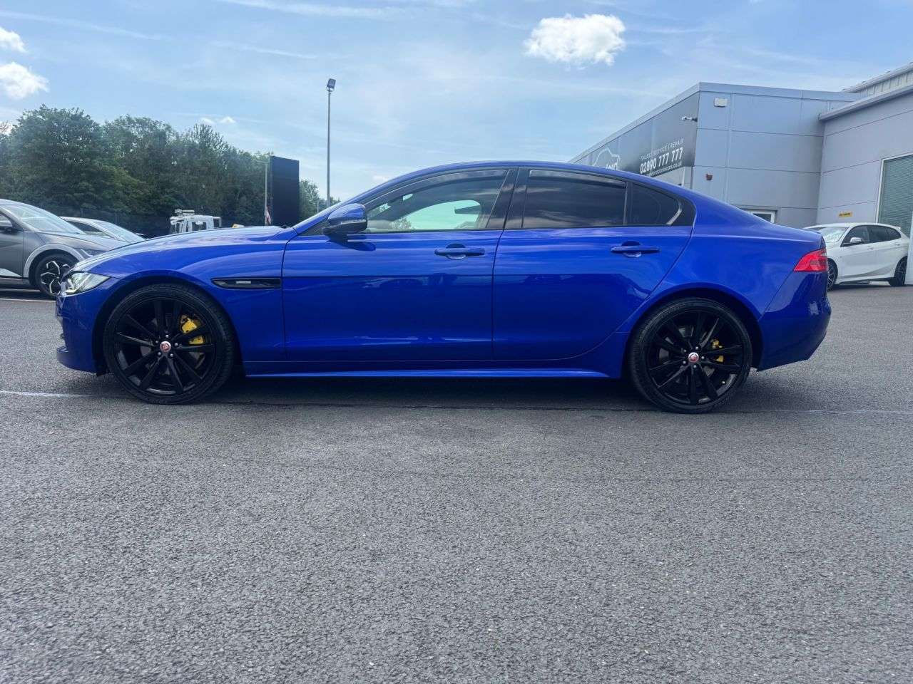 A 2018 JAGUAR XE 2.0i R-Sport Saloon 4dr Petrol Auto Euro 6 (s/s) (250 ps) A 2018 JAGUAR XE 2.0i R-Sport Saloon 4dr Petrol Auto Euro 6 (s/s) (250 ps)
