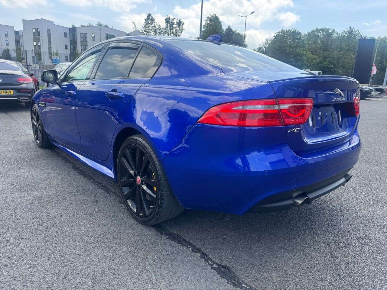 A 2018 JAGUAR XE 2.0i R-Sport Saloon 4dr Petrol Auto Euro 6 (s/s) (250 ps) A 2018 JAGUAR XE 2.0i R-Sport Saloon 4dr Petrol Auto Euro 6 (s/s) (250 ps)