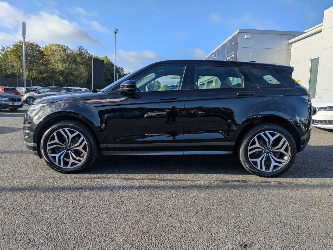 A 2021 LAND ROVER RANGE ROVER EVOQUE 1.5 P300e 12.2kWh R-Dynamic HSE SUV 5dr Petrol Plug-in Hybrid Auto 4WD Euro A 2021 LAND ROVER RANGE ROVER EVOQUE 1.5 P300e 12.2kWh R-Dynamic HSE SUV 5dr Petrol Plug-in Hybrid Auto 4WD Euro