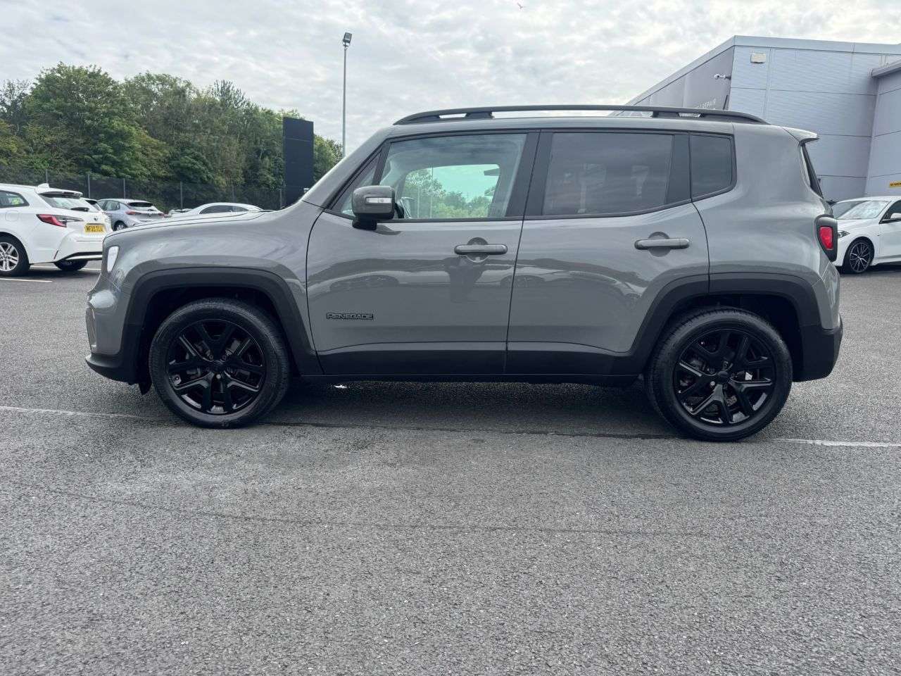A 2019 JEEP RENEGADE 1.3 GSE T4 Night Eagle SUV 5dr Petrol DDCT Euro 6 (s/s) (150 ps) A 2019 JEEP RENEGADE 1.3 GSE T4 Night Eagle SUV 5dr Petrol DDCT Euro 6 (s/s) (150 ps)