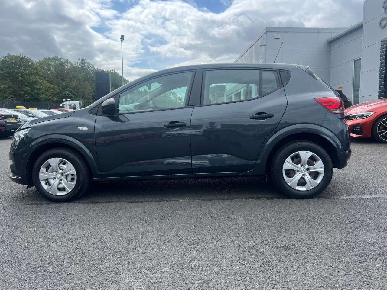 A 2021 DACIA SANDERO 1.0 TCe Essential Hatchback 5dr Petrol Manual Euro 6 (s/s) (90 ps) A 2021 DACIA SANDERO 1.0 TCe Essential Hatchback 5dr Petrol Manual Euro 6 (s/s) (90 ps)