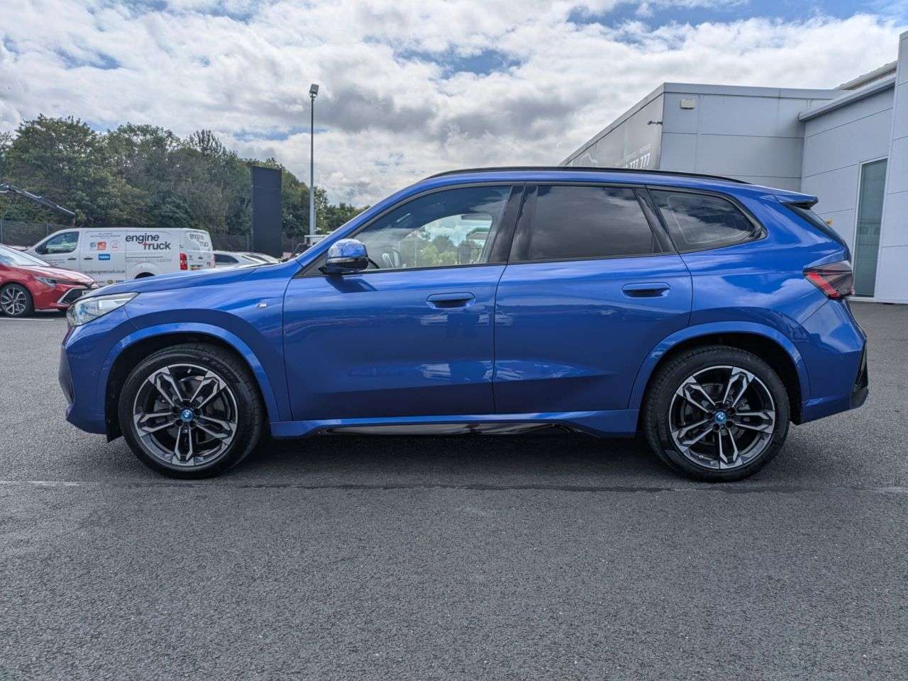 A 2023 BMW IX1 30 66.5kWh M Sport SUV 5dr Electric Auto xDrive (11kW Charger) (313 ps) A 2023 BMW IX1 30 66.5kWh M Sport SUV 5dr Electric Auto xDrive (11kW Charger) (313 ps)