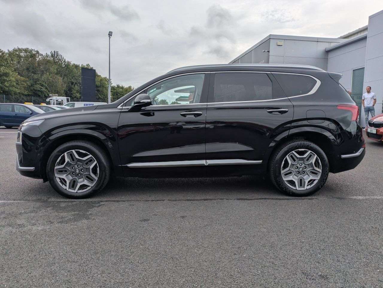 A 2022 HYUNDAI SANTA FE 1.6 h T-GDi Ultimate SUV 5dr Petrol Hybrid Auto 4WD Euro 6 (s/s) (230 ps) H A 2022 HYUNDAI SANTA FE 1.6 h T-GDi Ultimate SUV 5dr Petrol Hybrid Auto 4WD Euro 6 (s/s) (230 ps) H
