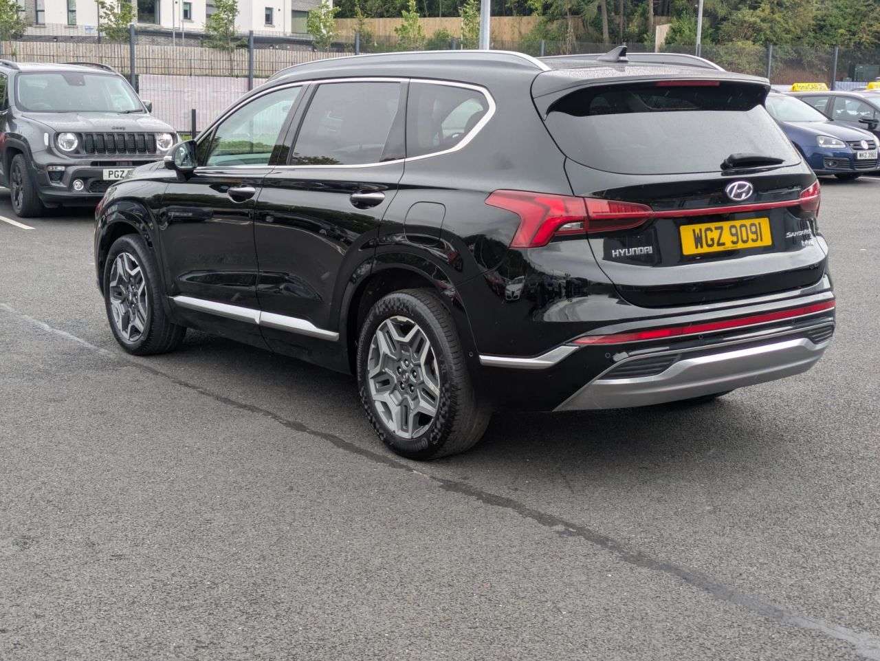 A 2022 HYUNDAI SANTA FE 1.6 h T-GDi Ultimate SUV 5dr Petrol Hybrid Auto 4WD Euro 6 (s/s) (230 ps) H A 2022 HYUNDAI SANTA FE 1.6 h T-GDi Ultimate SUV 5dr Petrol Hybrid Auto 4WD Euro 6 (s/s) (230 ps) H
