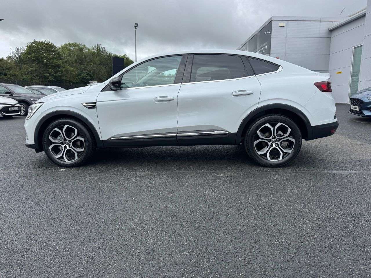A 2022 RENAULT ARKANA 1.6 E-TECH S Edition SUV 5dr Petrol Hybrid Auto 2WD Euro 6 (s/s) (145 bhp) A 2022 RENAULT ARKANA 1.6 E-TECH S Edition SUV 5dr Petrol Hybrid Auto 2WD Euro 6 (s/s) (145 bhp)