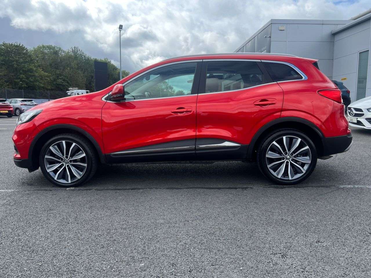 A 2020 RENAULT KADJAR 1.3 TCe S Edition SUV 5dr Petrol EDC Euro 6 (s/s) (140 ps) A 2020 RENAULT KADJAR 1.3 TCe S Edition SUV 5dr Petrol EDC Euro 6 (s/s) (140 ps)