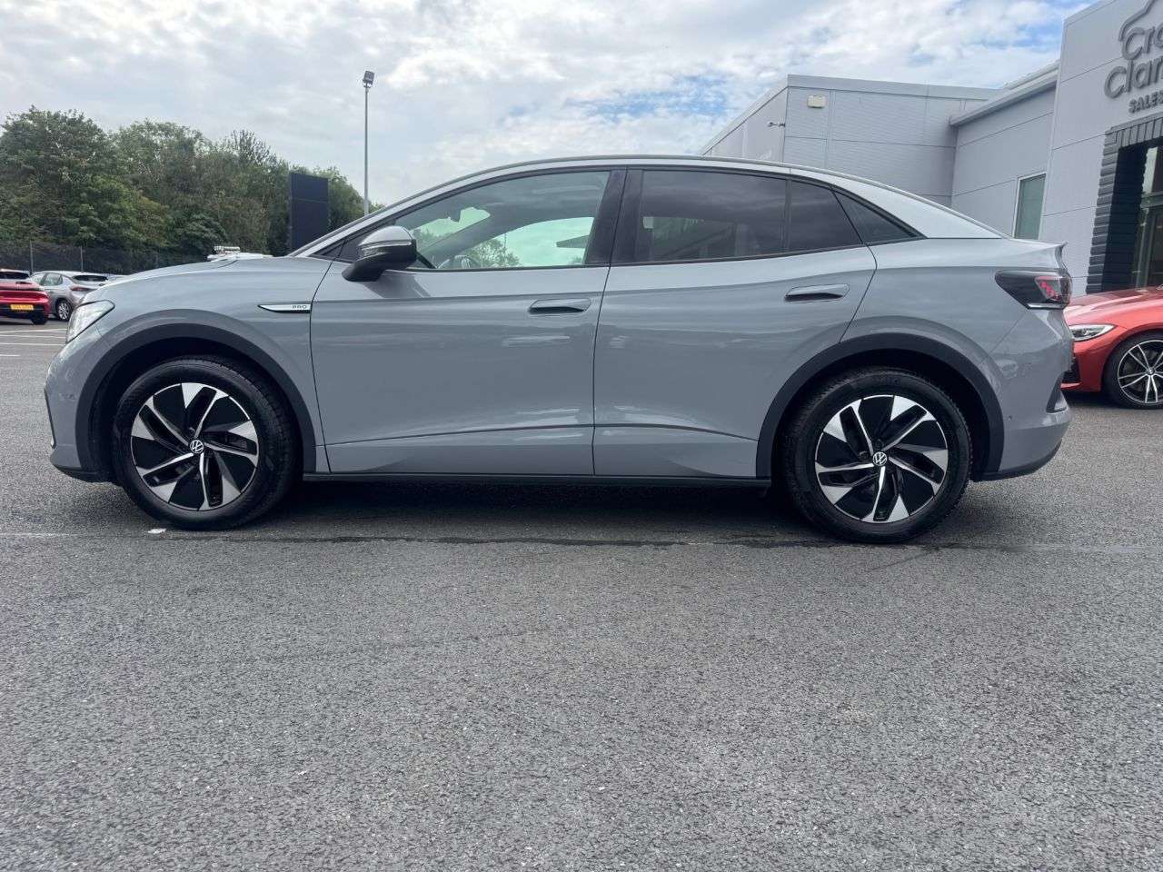 A 2023 VOLKSWAGEN ID.5 Pro 77kWh Style SUV 5dr Electric Auto (174 ps) A 2023 VOLKSWAGEN ID.5 Pro 77kWh Style SUV 5dr Electric Auto (174 ps)
