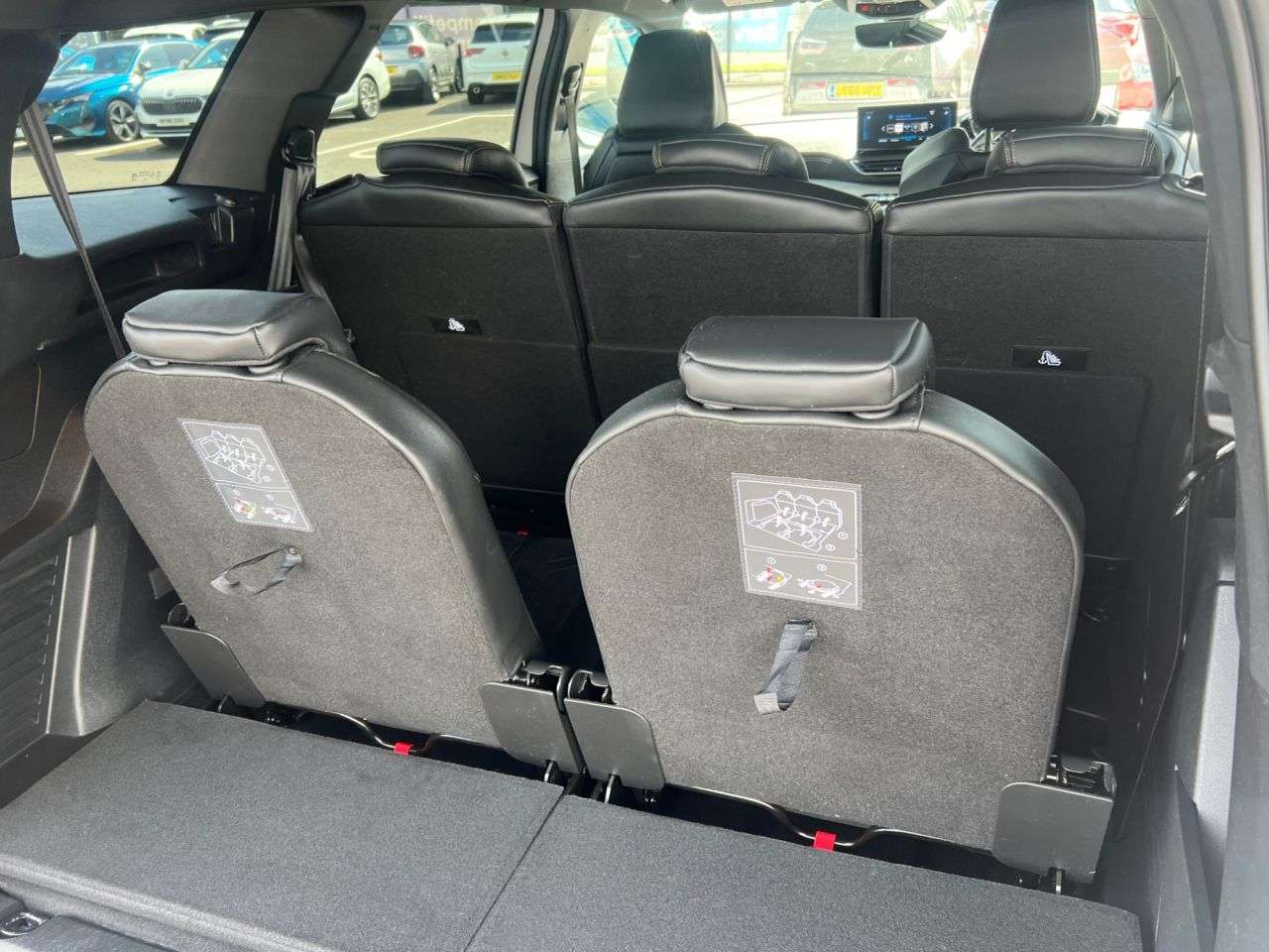 2021 PEUGEOT 5008 2021 PEUGEOT 5008