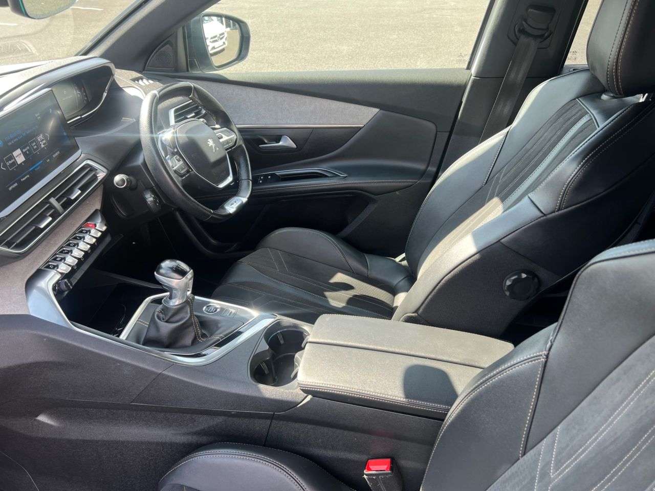 2021 PEUGEOT 5008 2021 PEUGEOT 5008