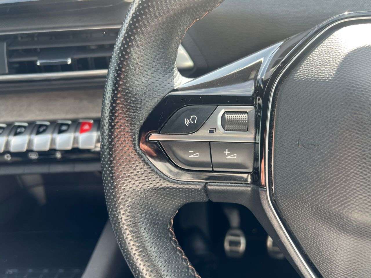 2021 PEUGEOT 5008 2021 PEUGEOT 5008