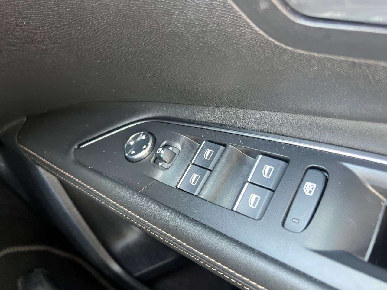 2021 PEUGEOT 5008 2021 PEUGEOT 5008