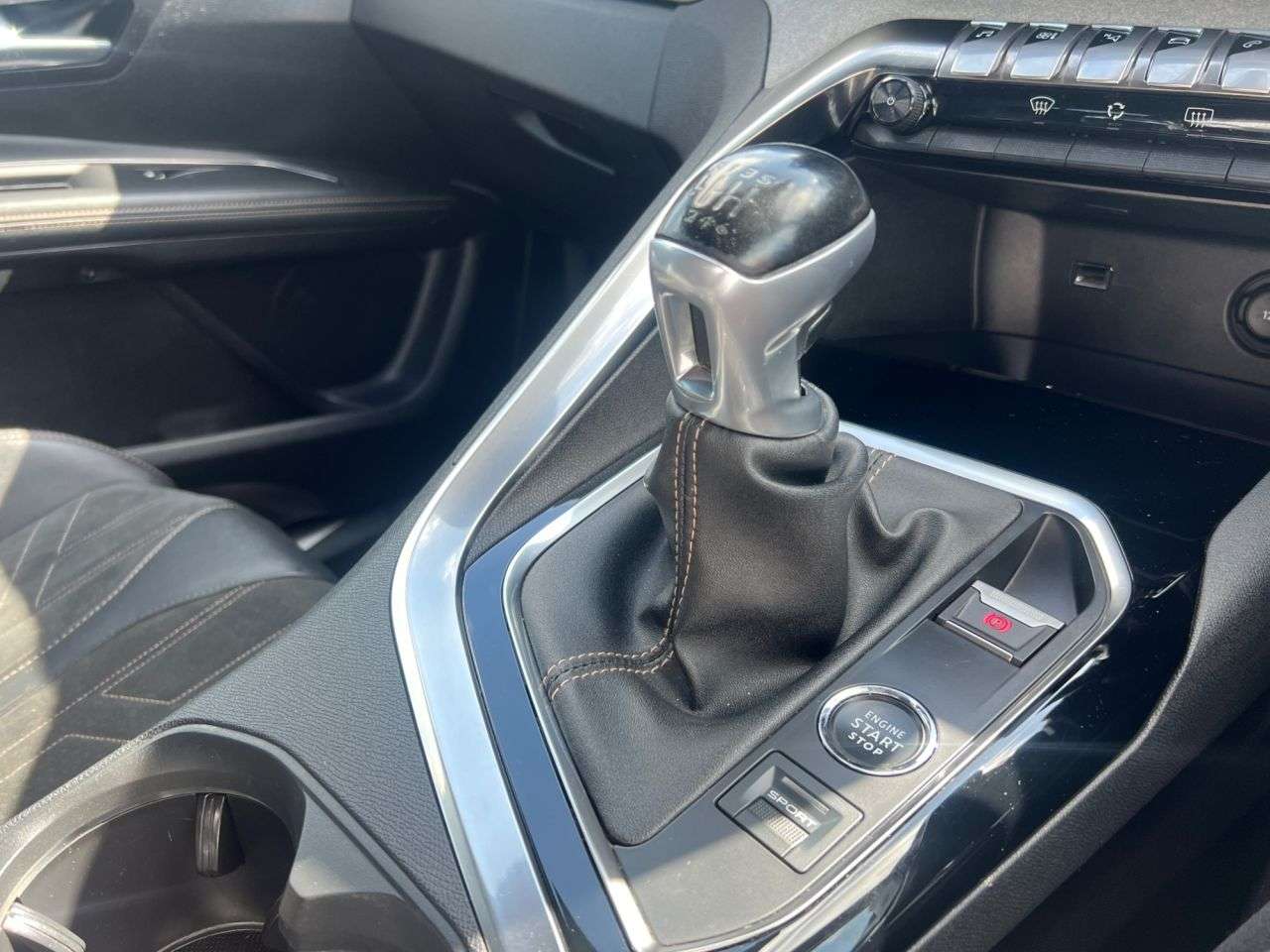 2021 PEUGEOT 5008 2021 PEUGEOT 5008