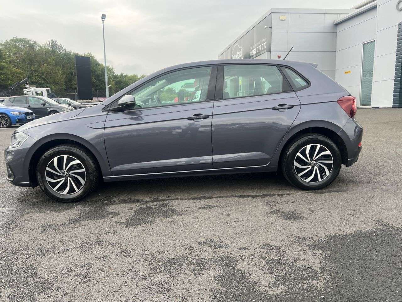 A 2022 VOLKSWAGEN POLO 1.0 TSI Life Hatchback 5dr Petrol Manual Euro 6 (s/s) (95 ps) A 2022 VOLKSWAGEN POLO 1.0 TSI Life Hatchback 5dr Petrol Manual Euro 6 (s/s) (95 ps)