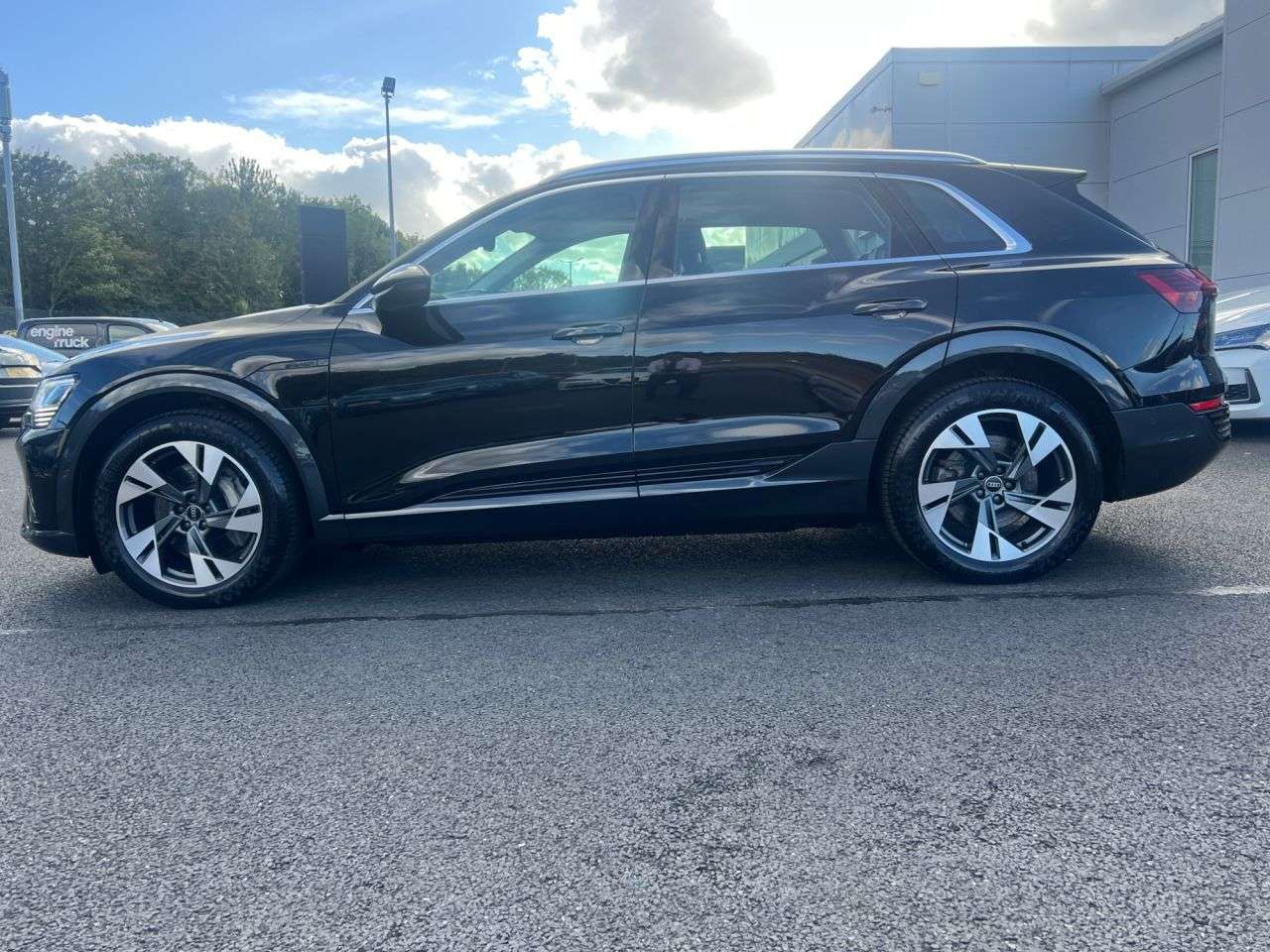 A 2023 AUDI Q8 E-TRON 50 Sport SUV 5dr Electric Auto quattro 95kWh (11kW Charger) (340 ps) A 2023 AUDI Q8 E-TRON 50 Sport SUV 5dr Electric Auto quattro 95kWh (11kW Charger) (340 ps)