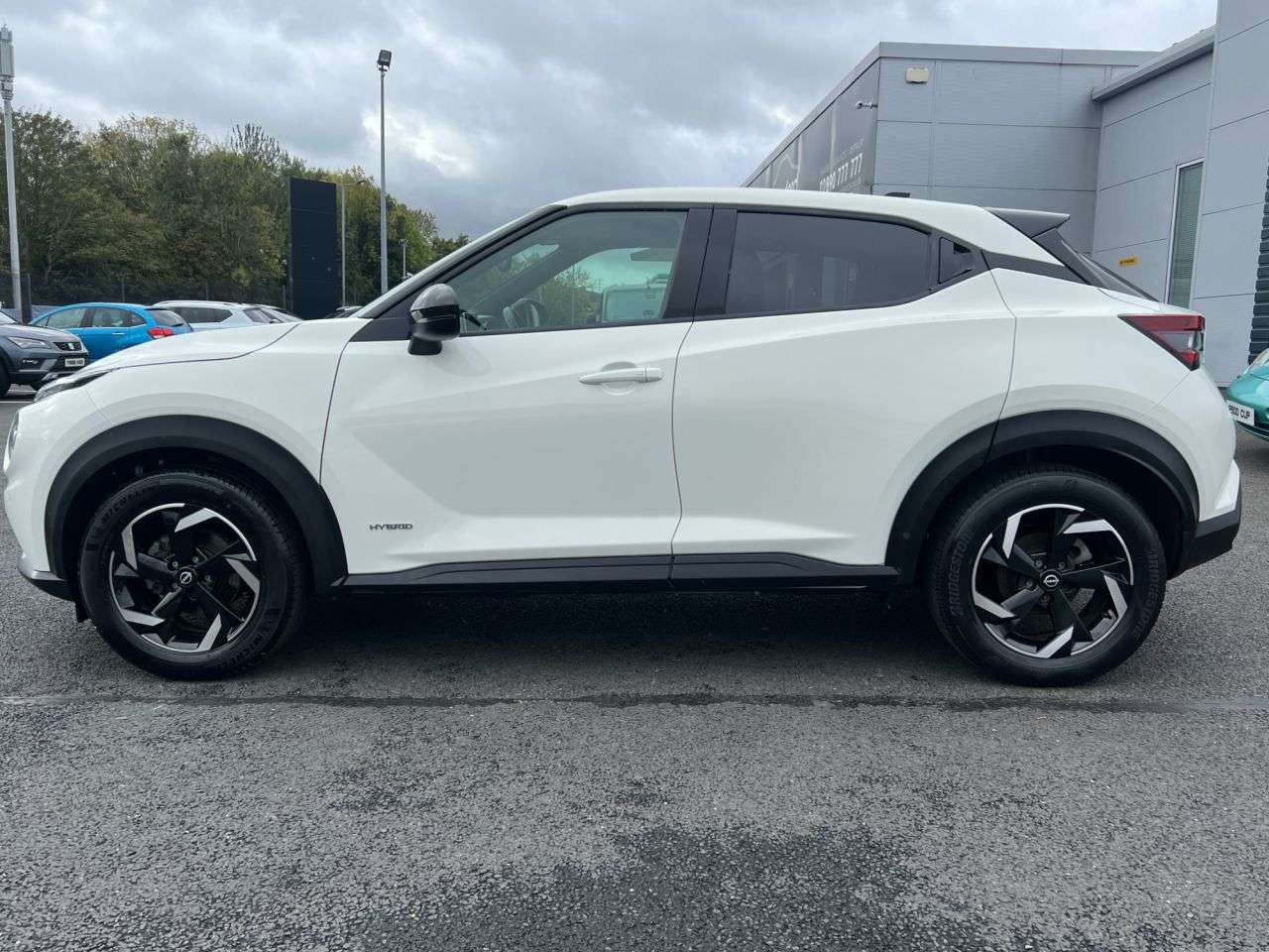 A 2023 NISSAN JUKE 1.6 N-Connecta SUV 5dr Petrol Hybrid Auto Euro 6 (143 ps) A 2023 NISSAN JUKE 1.6 N-Connecta SUV 5dr Petrol Hybrid Auto Euro 6 (143 ps)