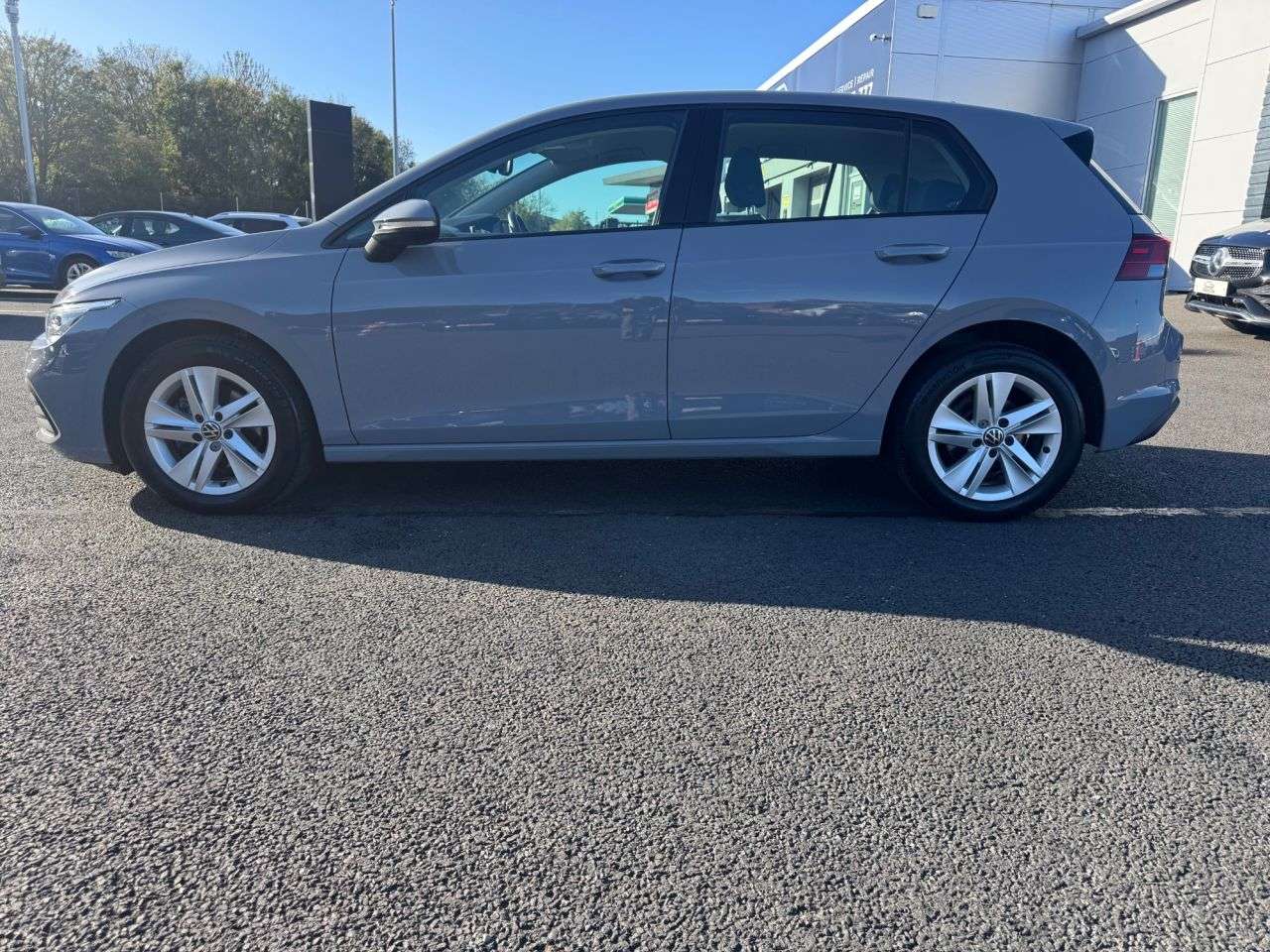 A 2023 VOLKSWAGEN GOLF 2.0 TDI Life Hatchback 5dr Diesel Manual Euro 6 (s/s) (115 ps) A 2023 VOLKSWAGEN GOLF 2.0 TDI Life Hatchback 5dr Diesel Manual Euro 6 (s/s) (115 ps)