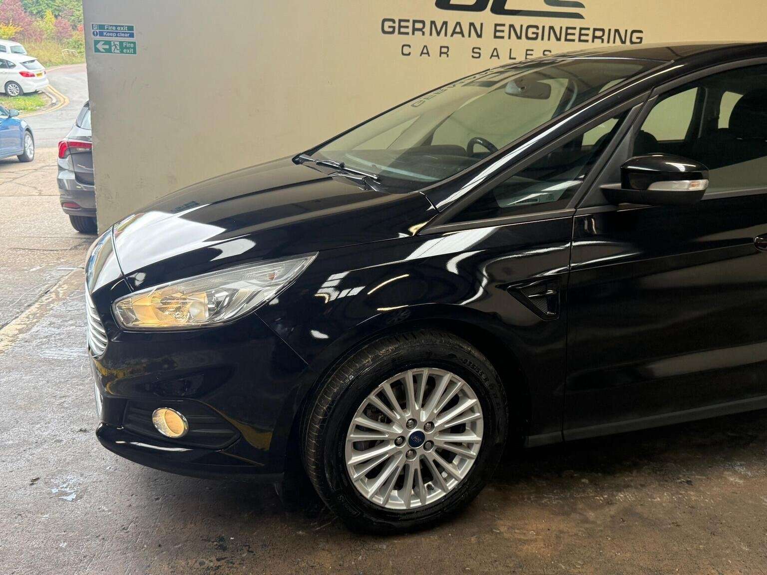A 2016 FORD S-MAX 2.0 TDCi Zetec Euro 6 (s/s) 5dr A 2016 FORD S-MAX 2.0 TDCi Zetec Euro 6 (s/s) 5dr