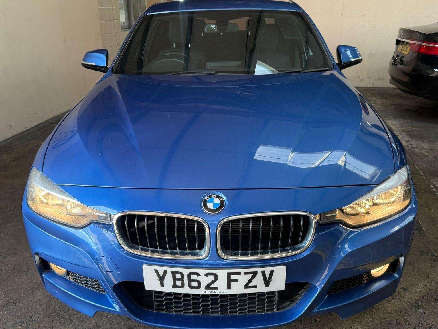 A 2012 BMW 3 SERIES 2.0 320i M Sport Auto Euro 5 (s/s) 4dr A 2012 BMW 3 SERIES 2.0 320i M Sport Auto Euro 5 (s/s) 4dr