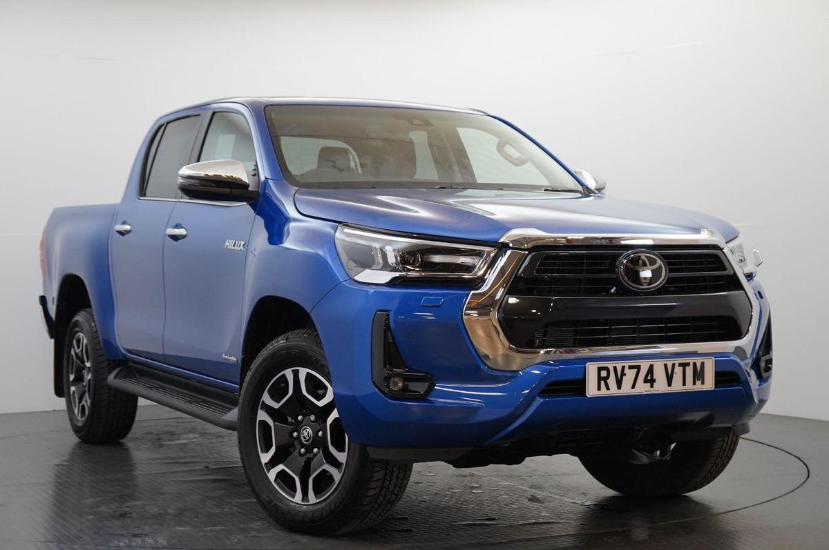 Check out this Toyota Hilux 2024 Diesel Automatic