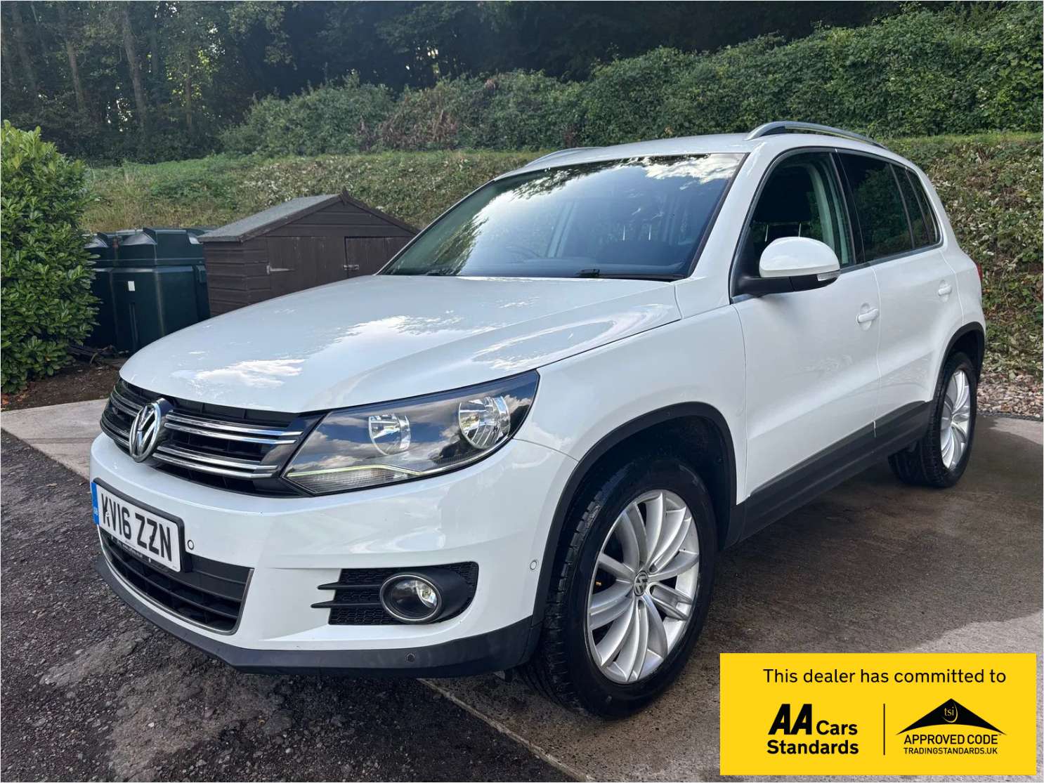 A 2016 VOLKSWAGEN TIGUAN 2.0 TDI BlueMotion Tech Match Edition SUV 5dr Diesel Manual 4WD Euro 6 (s/s) (150 ps) A 2016 VOLKSWAGEN TIGUAN 2.0 TDI BlueMotion Tech Match Edition SUV 5dr Diesel Manual 4WD Euro 6 (s/s) (150 ps)