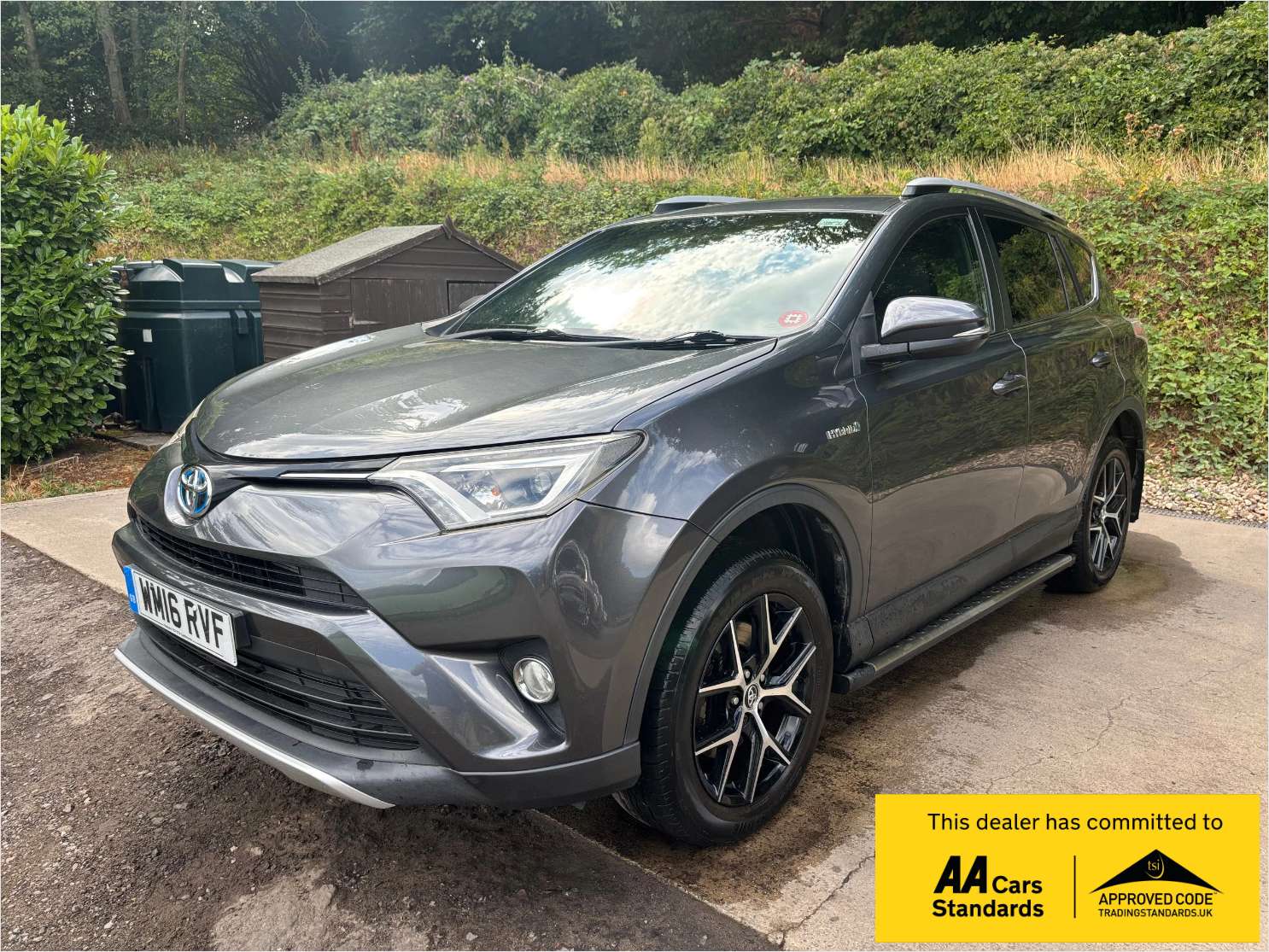 A 2016 TOYOTA RAV4 2.5 VVT-h Icon SUV 5dr Petrol Hybrid CVT 4WD Euro 6 (s/s) (197 ps) A 2016 TOYOTA RAV4 2.5 VVT-h Icon SUV 5dr Petrol Hybrid CVT 4WD Euro 6 (s/s) (197 ps)