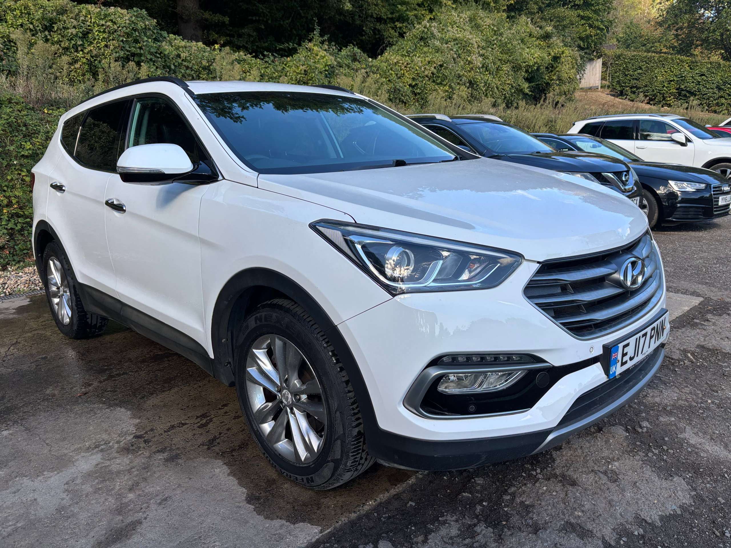 A 2017 HYUNDAI SANTA FE 2.2 CRDi Blue Drive Premium SUV 5dr Diesel Auto 4WD Euro 6 (s/s) (200 ps) A 2017 HYUNDAI SANTA FE 2.2 CRDi Blue Drive Premium SUV 5dr Diesel Auto 4WD Euro 6 (s/s) (200 ps)