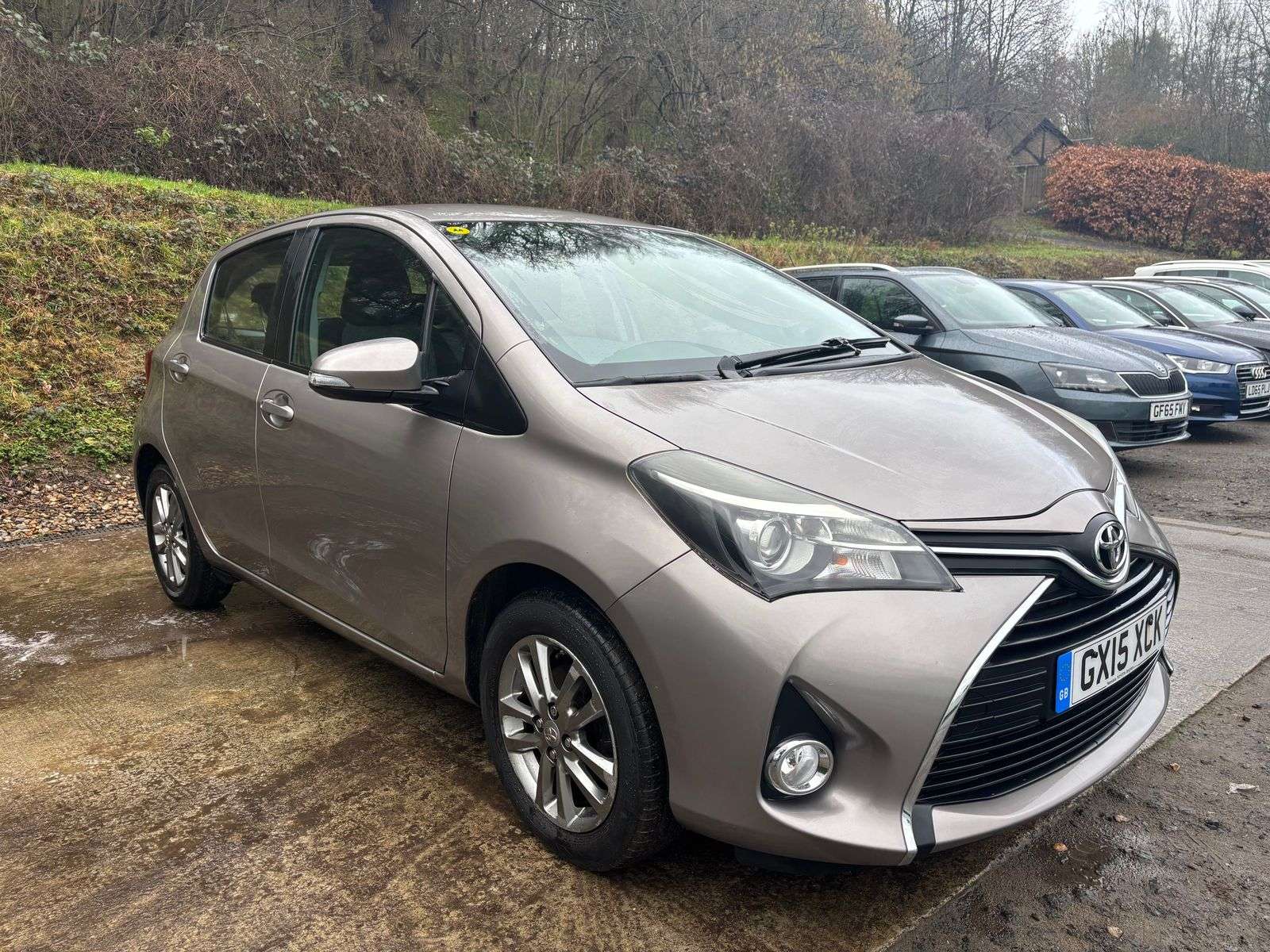A 2015 TOYOTA YARIS 1.33 Dual VVT-i Icon Hatchback 5dr Petrol Manual Euro 5 Euro 5 (99 ps) A 2015 TOYOTA YARIS 1.33 Dual VVT-i Icon Hatchback 5dr Petrol Manual Euro 5 Euro 5 (99 ps)