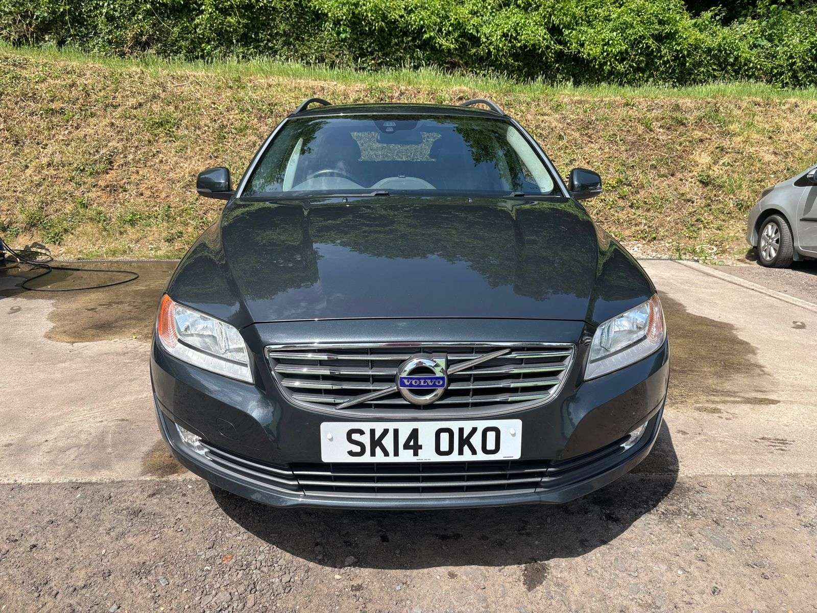 A 2014 VOLVO V70 2.0 D3 Business Edition Estate 5dr Diesel Manual Euro 5 (s/s) (136 ps) A 2014 VOLVO V70 2.0 D3 Business Edition Estate 5dr Diesel Manual Euro 5 (s/s) (136 ps)
