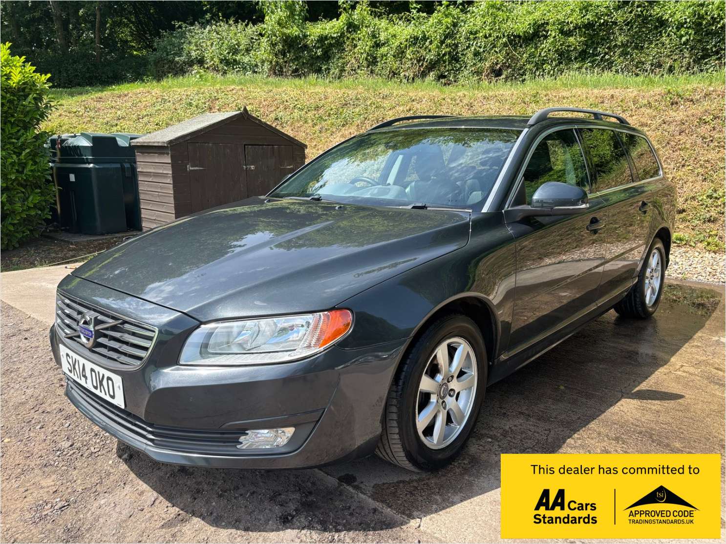 A 2014 VOLVO V70 2.0 D3 Business Edition Estate 5dr Diesel Manual Euro 5 (s/s) (136 ps) A 2014 VOLVO V70 2.0 D3 Business Edition Estate 5dr Diesel Manual Euro 5 (s/s) (136 ps)