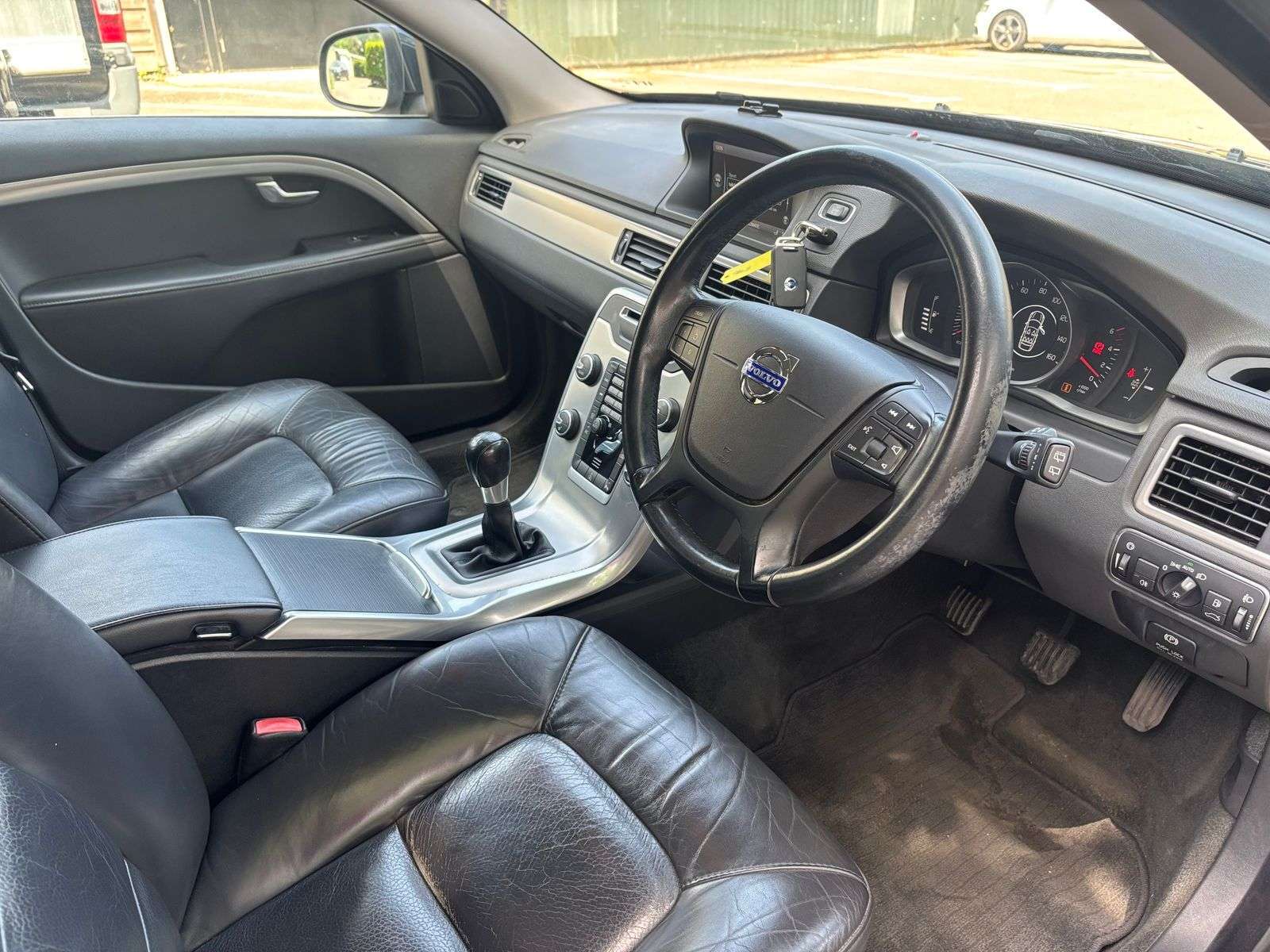 2014 VOLVO V70 2014 VOLVO V70