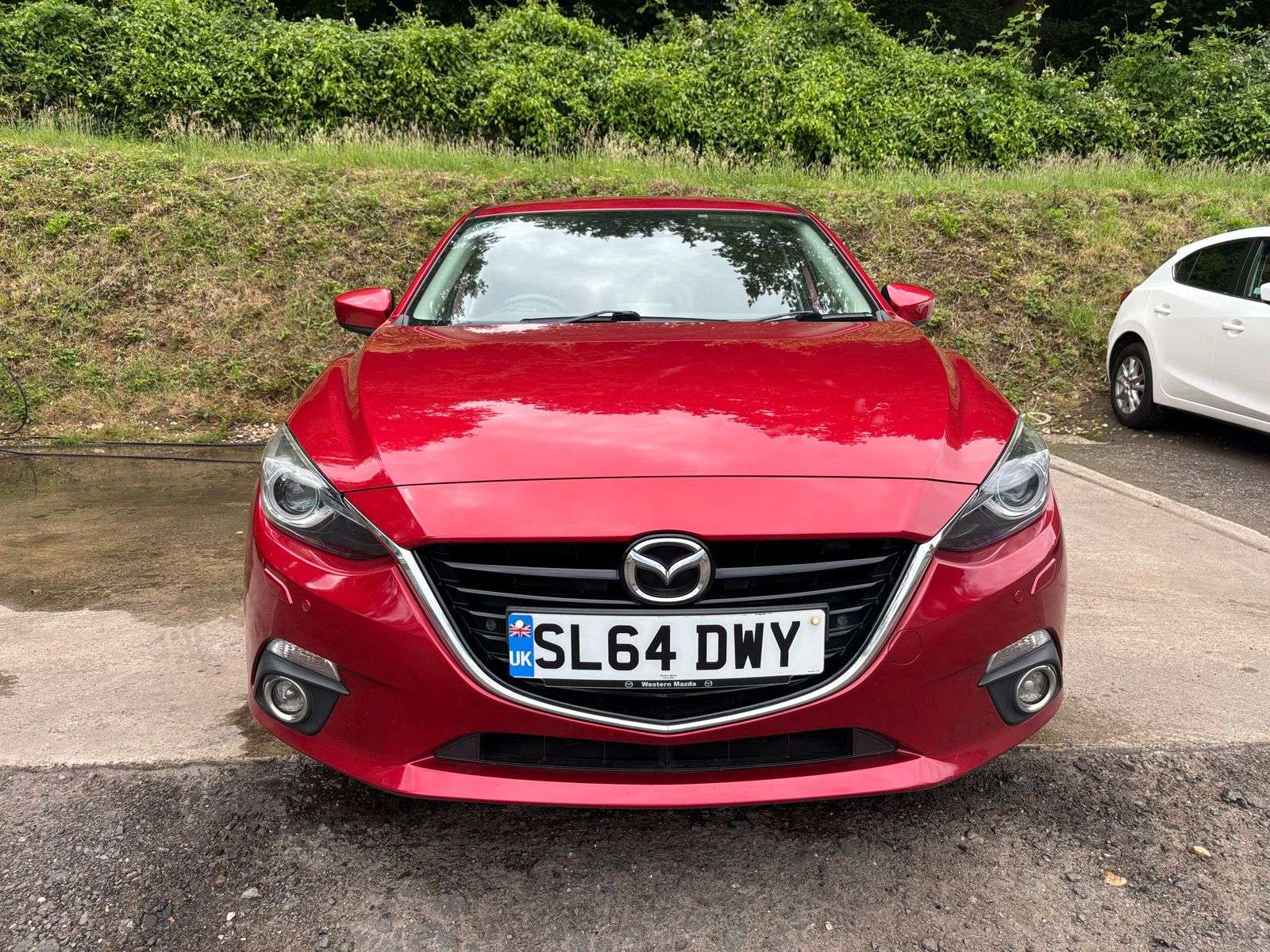A 2014 MAZDA MAZDA3 2.0 SKYACTIV-G Sport Nav Hatchback 5dr Petrol Manual Euro 5 (s/s) (165 ps) A 2014 MAZDA MAZDA3 2.0 SKYACTIV-G Sport Nav Hatchback 5dr Petrol Manual Euro 5 (s/s) (165 ps)