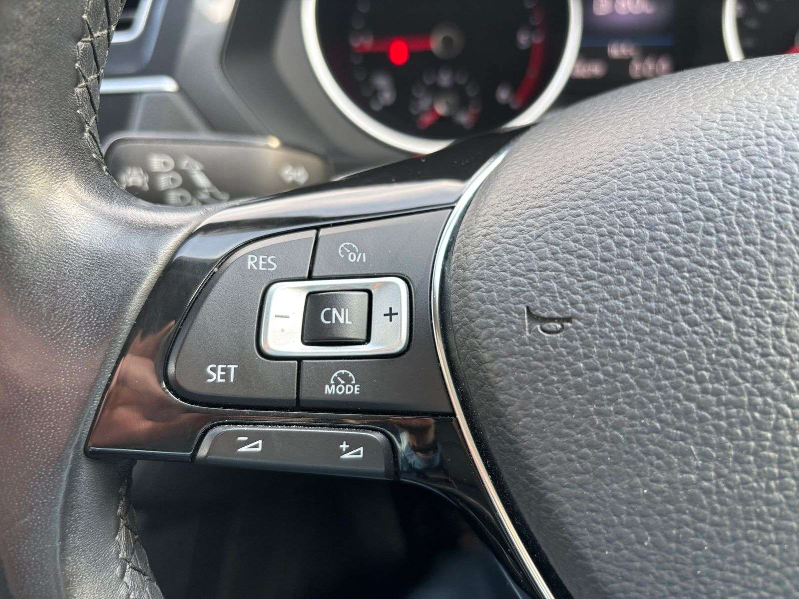 2018 VOLKSWAGEN TIGUAN 2018 VOLKSWAGEN TIGUAN