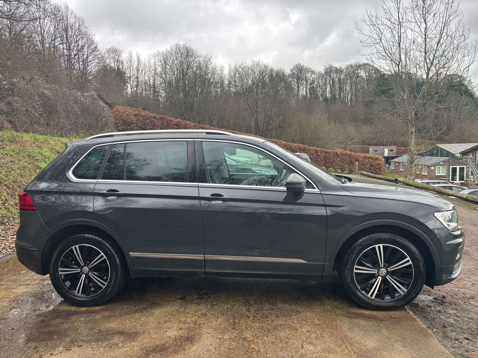 A 2018 VOLKSWAGEN TIGUAN 2.0 TDI SE Navigation SUV 5dr Diesel Manual Euro 6 (s/s) (150 ps) A 2018 VOLKSWAGEN TIGUAN 2.0 TDI SE Navigation SUV 5dr Diesel Manual Euro 6 (s/s) (150 ps)