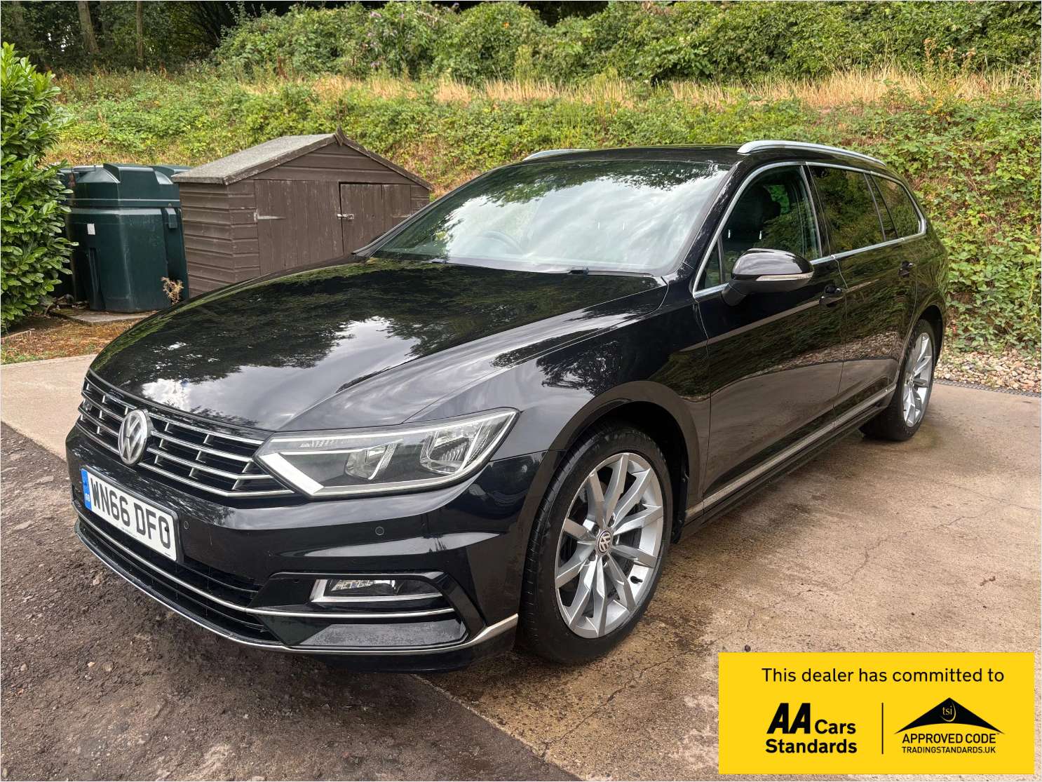 A 2016 VOLKSWAGEN PASSAT 2.0 TDI BlueMotion Tech R-Line Estate 5dr Diesel Manual Euro 6 (s/s) (150 ps) A 2016 VOLKSWAGEN PASSAT 2.0 TDI BlueMotion Tech R-Line Estate 5dr Diesel Manual Euro 6 (s/s) (150 ps)