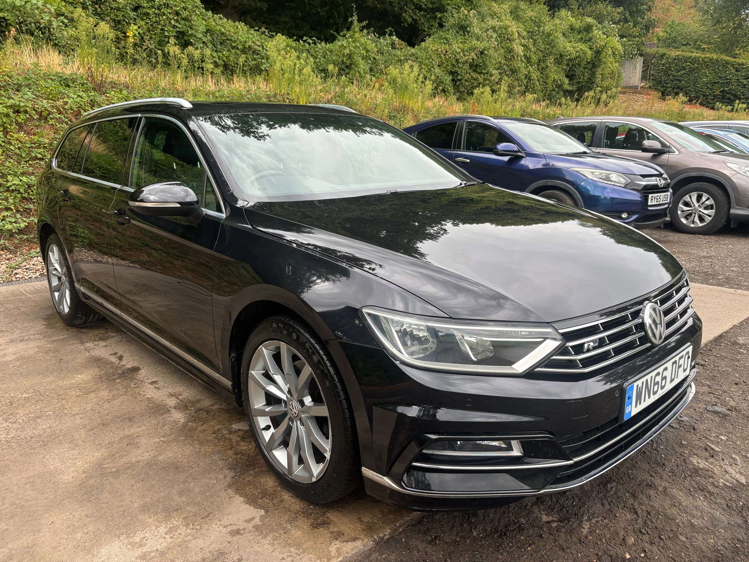A 2016 VOLKSWAGEN PASSAT 2.0 TDI BlueMotion Tech R-Line Estate 5dr Diesel Manual Euro 6 (s/s) (150 ps) A 2016 VOLKSWAGEN PASSAT 2.0 TDI BlueMotion Tech R-Line Estate 5dr Diesel Manual Euro 6 (s/s) (150 ps)