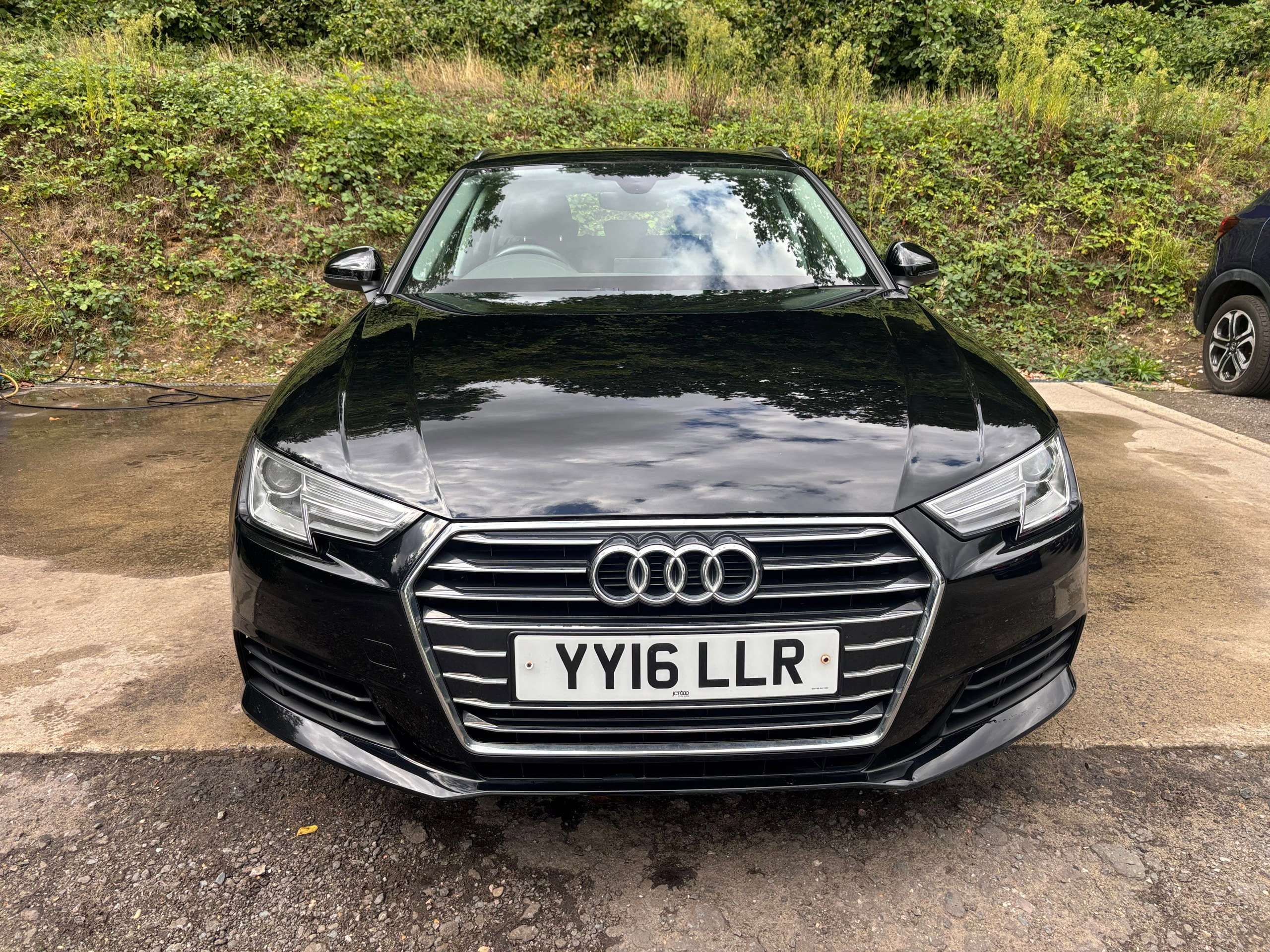 A 2016 AUDI A4 AVANT 2.0 TDI ultra SE Estate 5dr Diesel Manual Euro 6 (s/s) (150 ps) A 2016 AUDI A4 AVANT 2.0 TDI ultra SE Estate 5dr Diesel Manual Euro 6 (s/s) (150 ps)