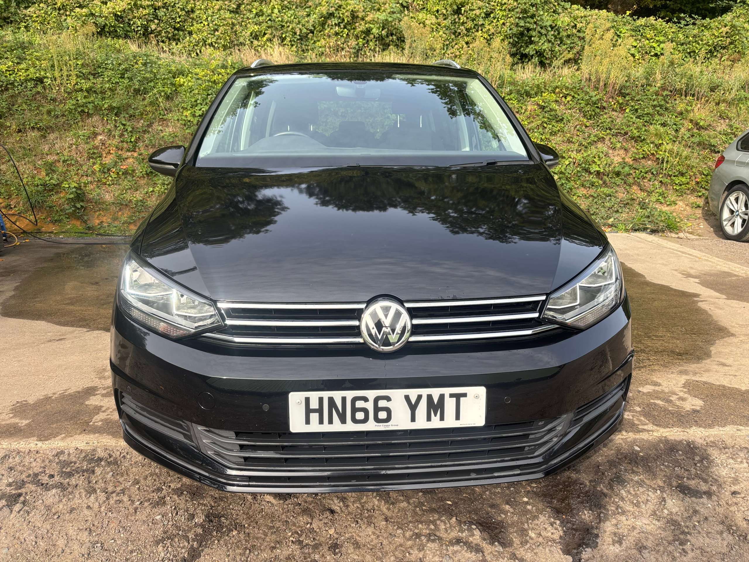 A 2016 VOLKSWAGEN TOURAN 2.0 TDI BlueMotion Tech SE MPV 5dr Diesel Manual Euro 6 (s/s) (150 ps) A 2016 VOLKSWAGEN TOURAN 2.0 TDI BlueMotion Tech SE MPV 5dr Diesel Manual Euro 6 (s/s) (150 ps)