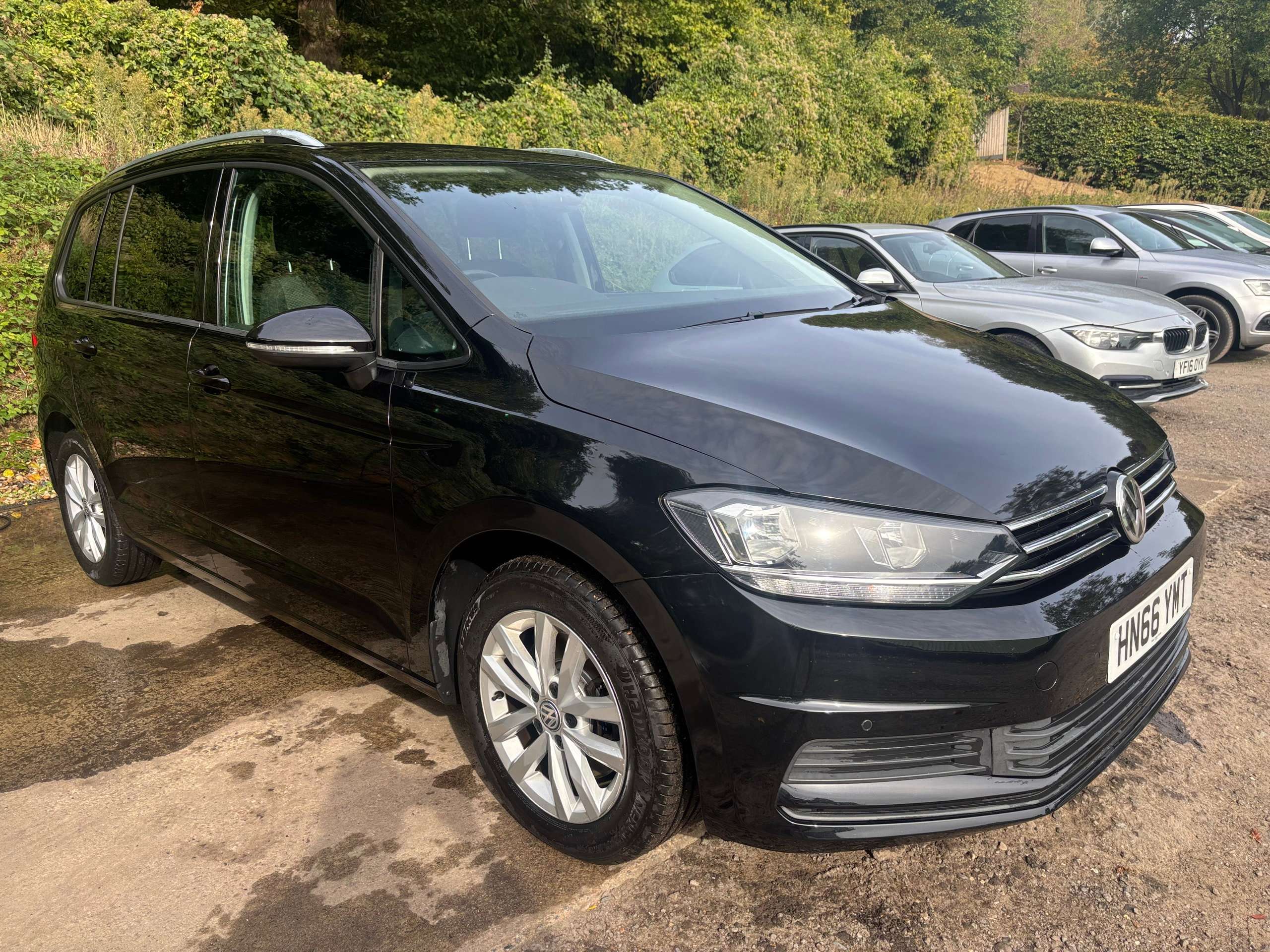 A 2016 VOLKSWAGEN TOURAN 2.0 TDI BlueMotion Tech SE MPV 5dr Diesel Manual Euro 6 (s/s) (150 ps) A 2016 VOLKSWAGEN TOURAN 2.0 TDI BlueMotion Tech SE MPV 5dr Diesel Manual Euro 6 (s/s) (150 ps)
