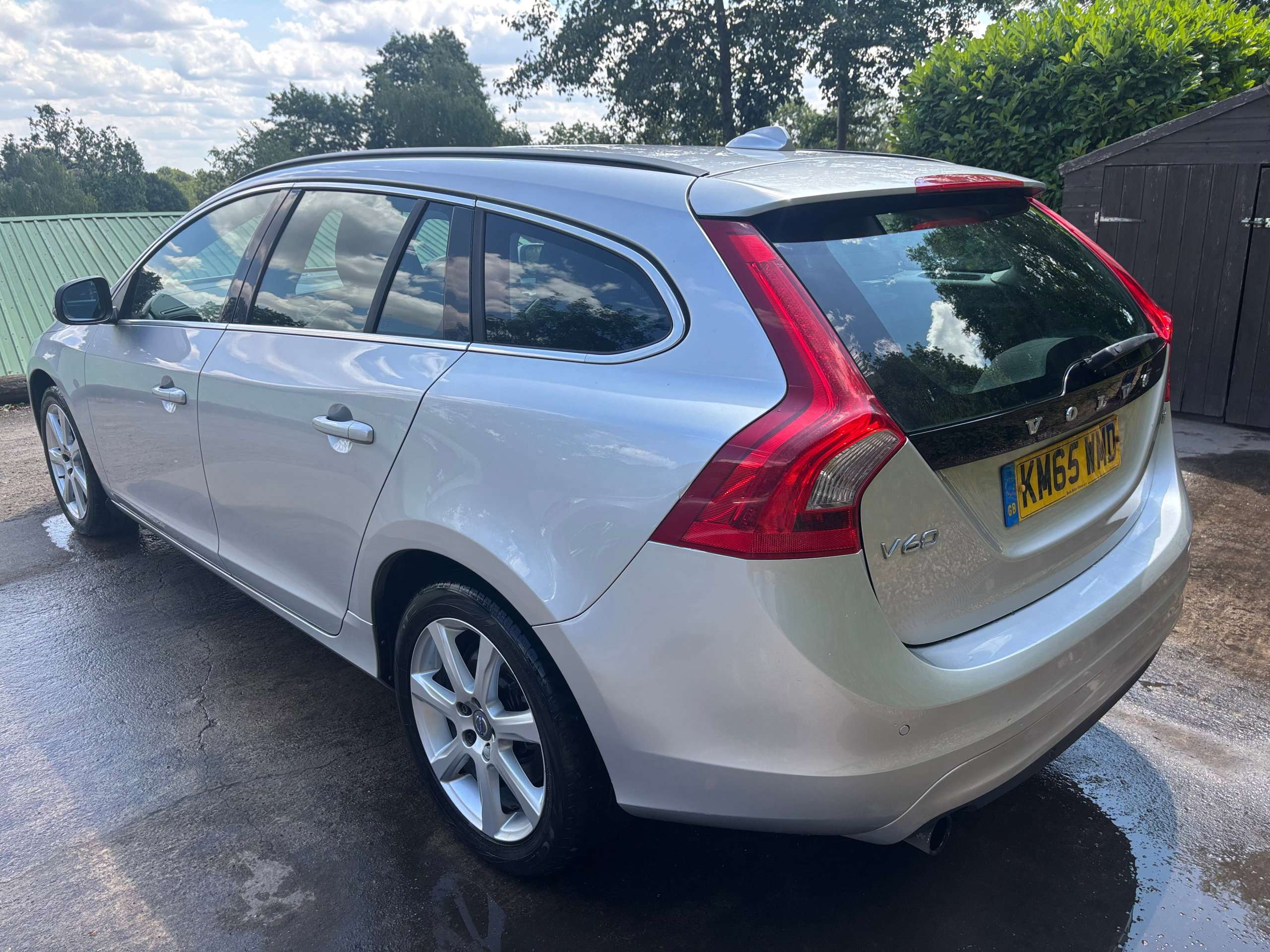 2015 VOLVO V60 2015 VOLVO V60
