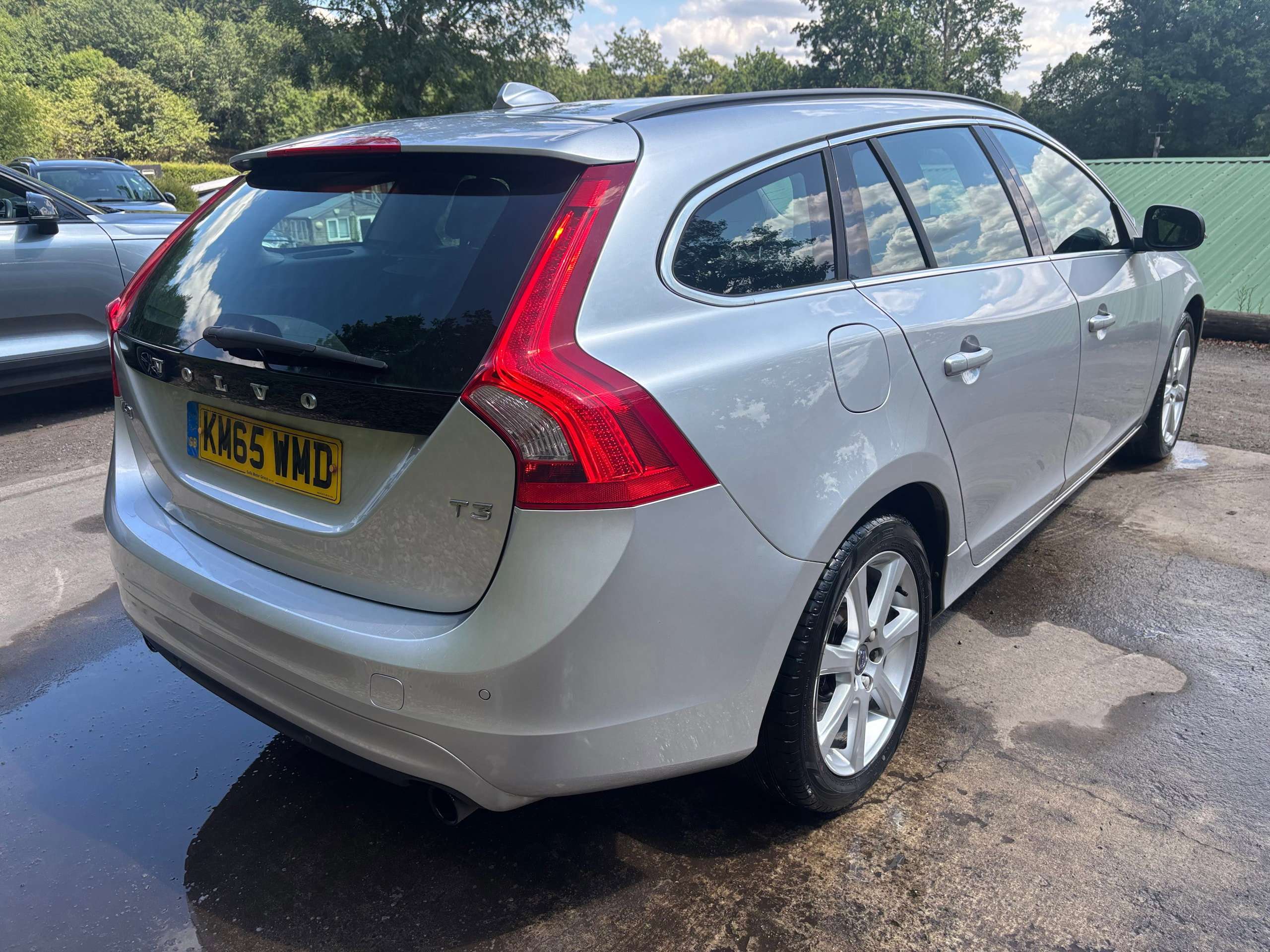 2015 VOLVO V60 2015 VOLVO V60
