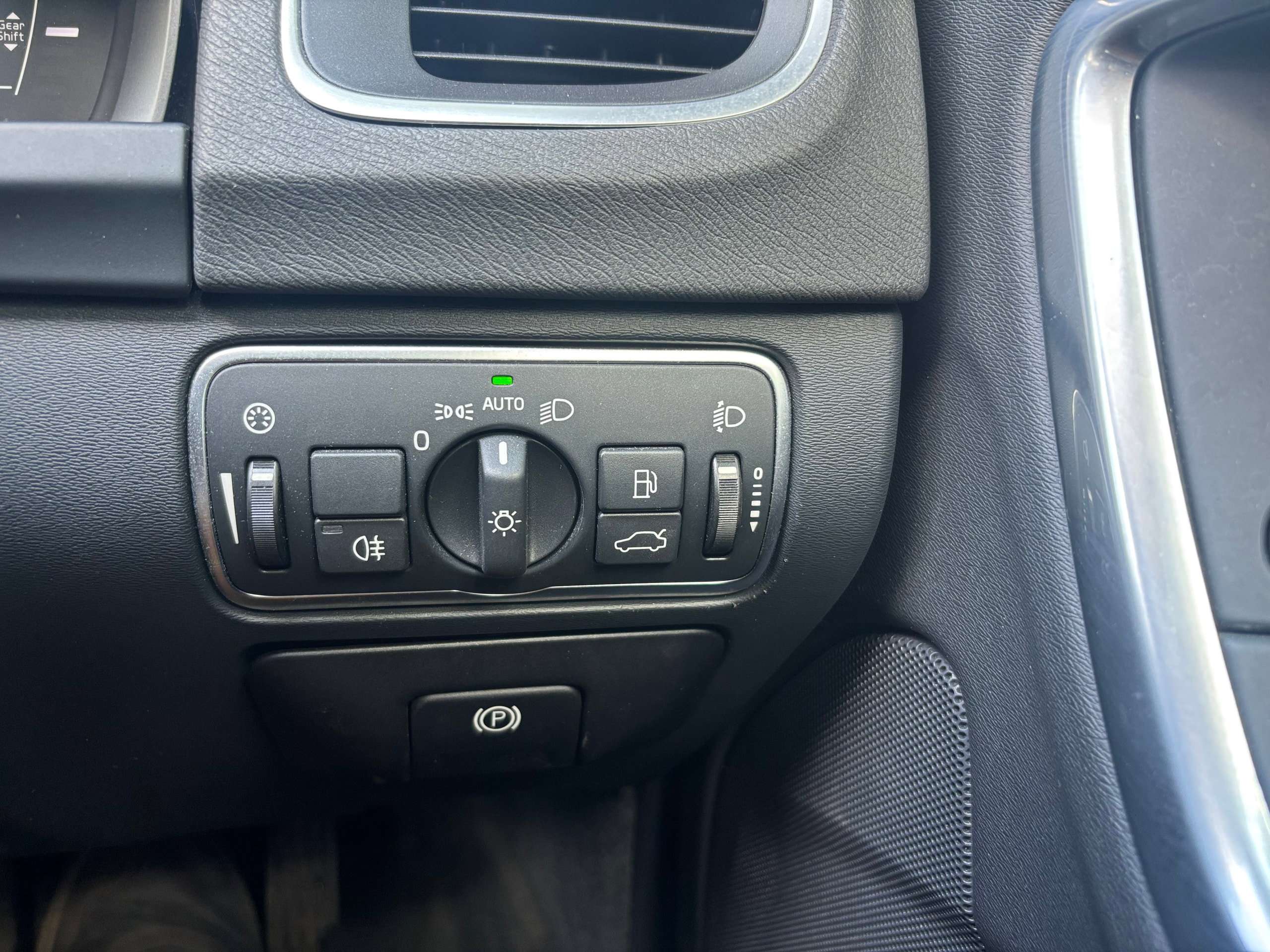 2015 VOLVO V60 2015 VOLVO V60