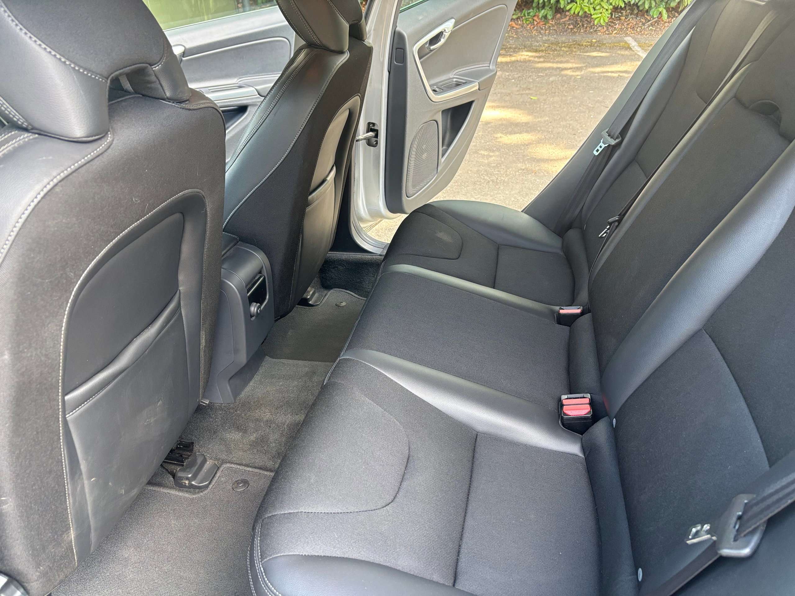 2015 VOLVO V60 2015 VOLVO V60