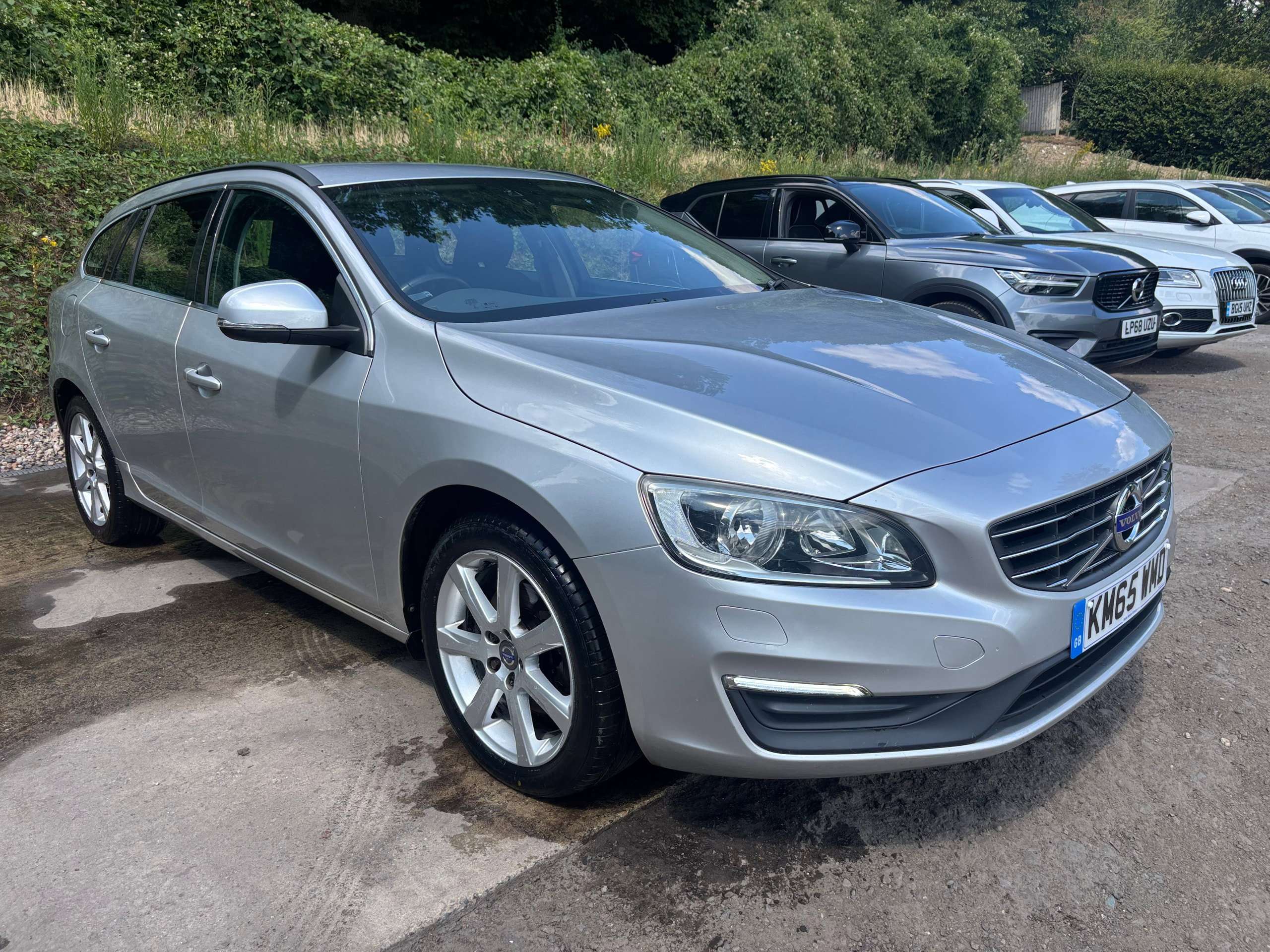 A 2015 VOLVO V60 2.0 T3 SE Estate 5dr Petrol Manual Euro 6 (s/s) (152 ps) A 2015 VOLVO V60 2.0 T3 SE Estate 5dr Petrol Manual Euro 6 (s/s) (152 ps)