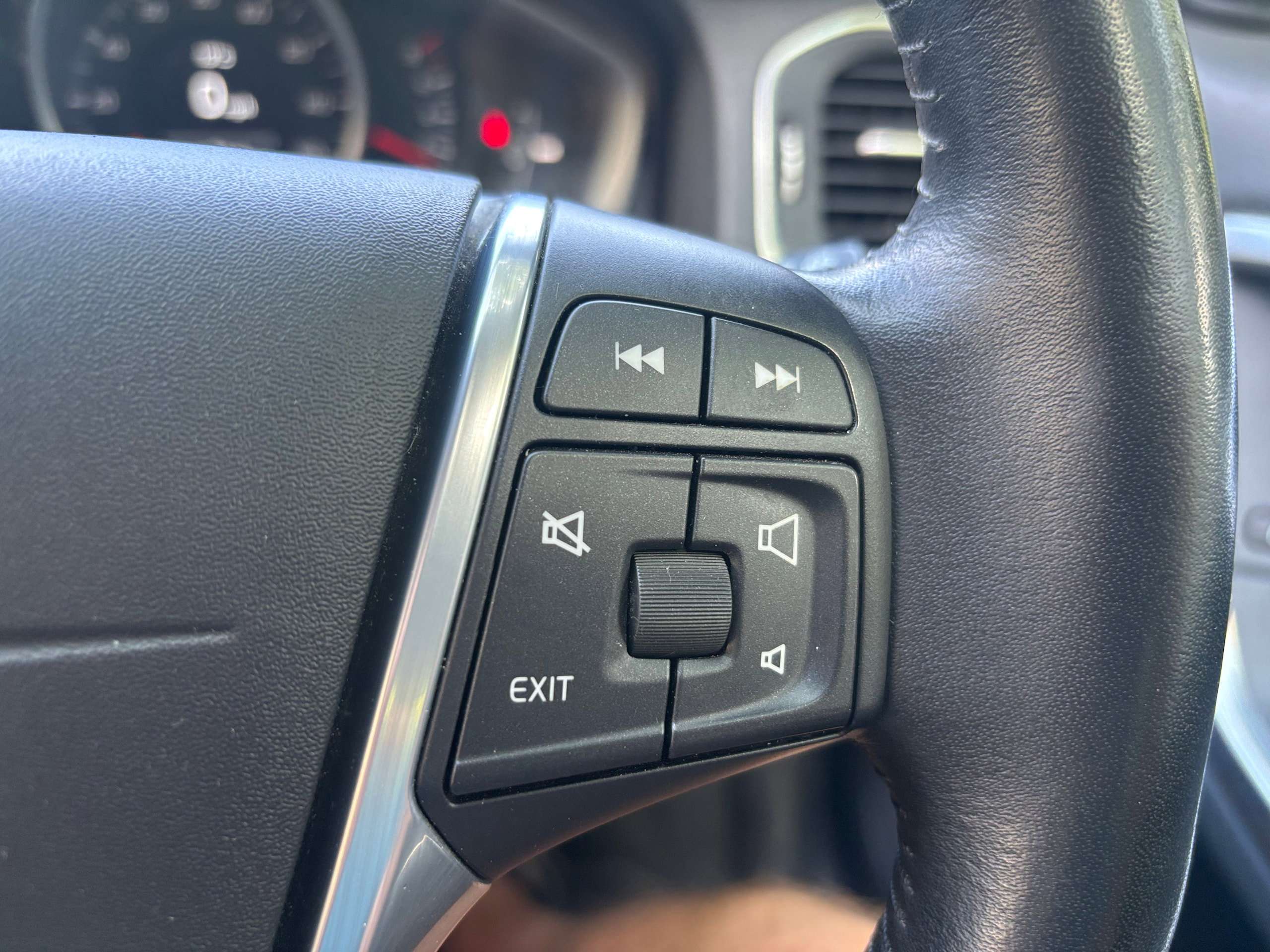 2015 VOLVO V60 2015 VOLVO V60