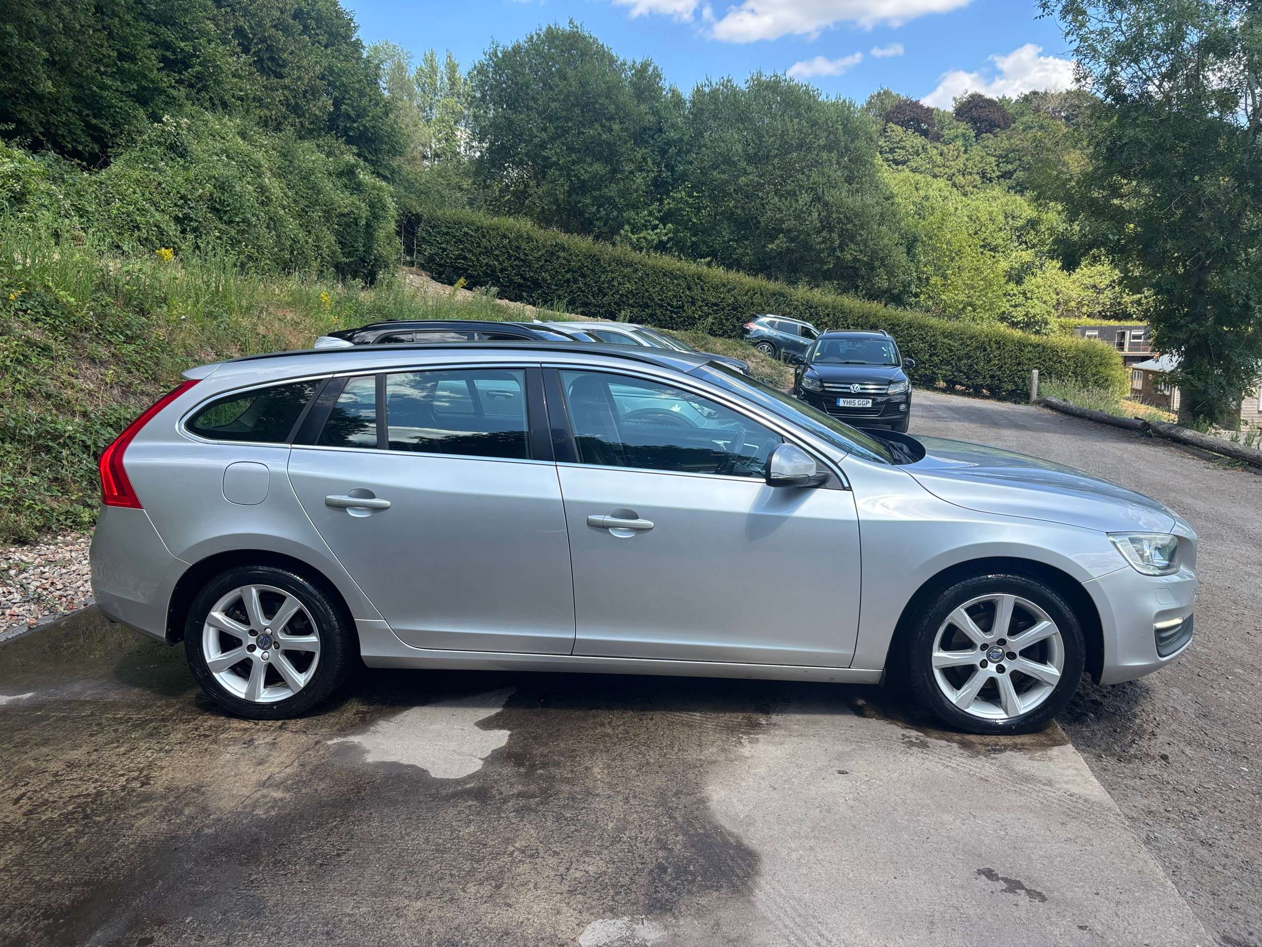 2015 VOLVO V60 2015 VOLVO V60