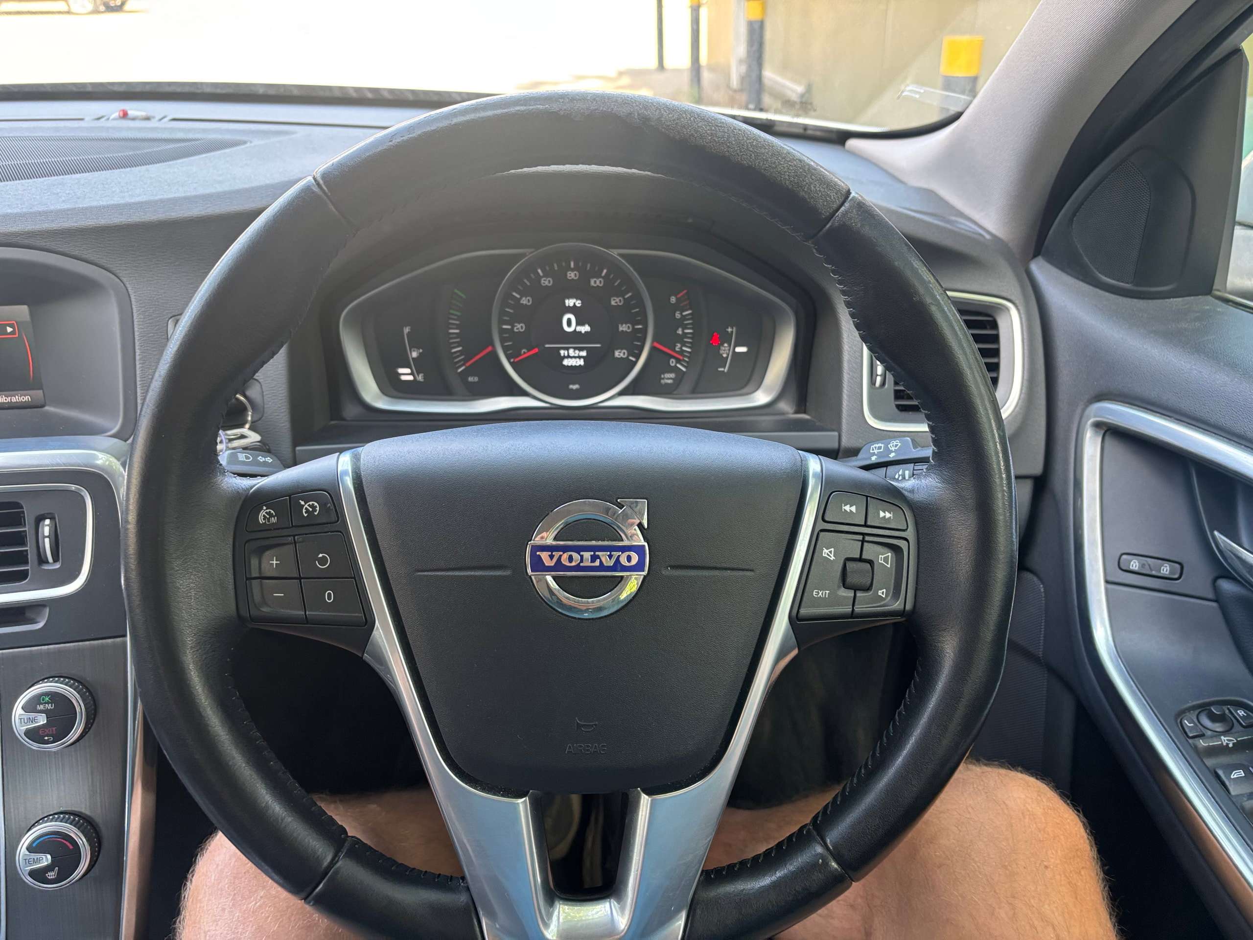 2015 VOLVO V60 2015 VOLVO V60