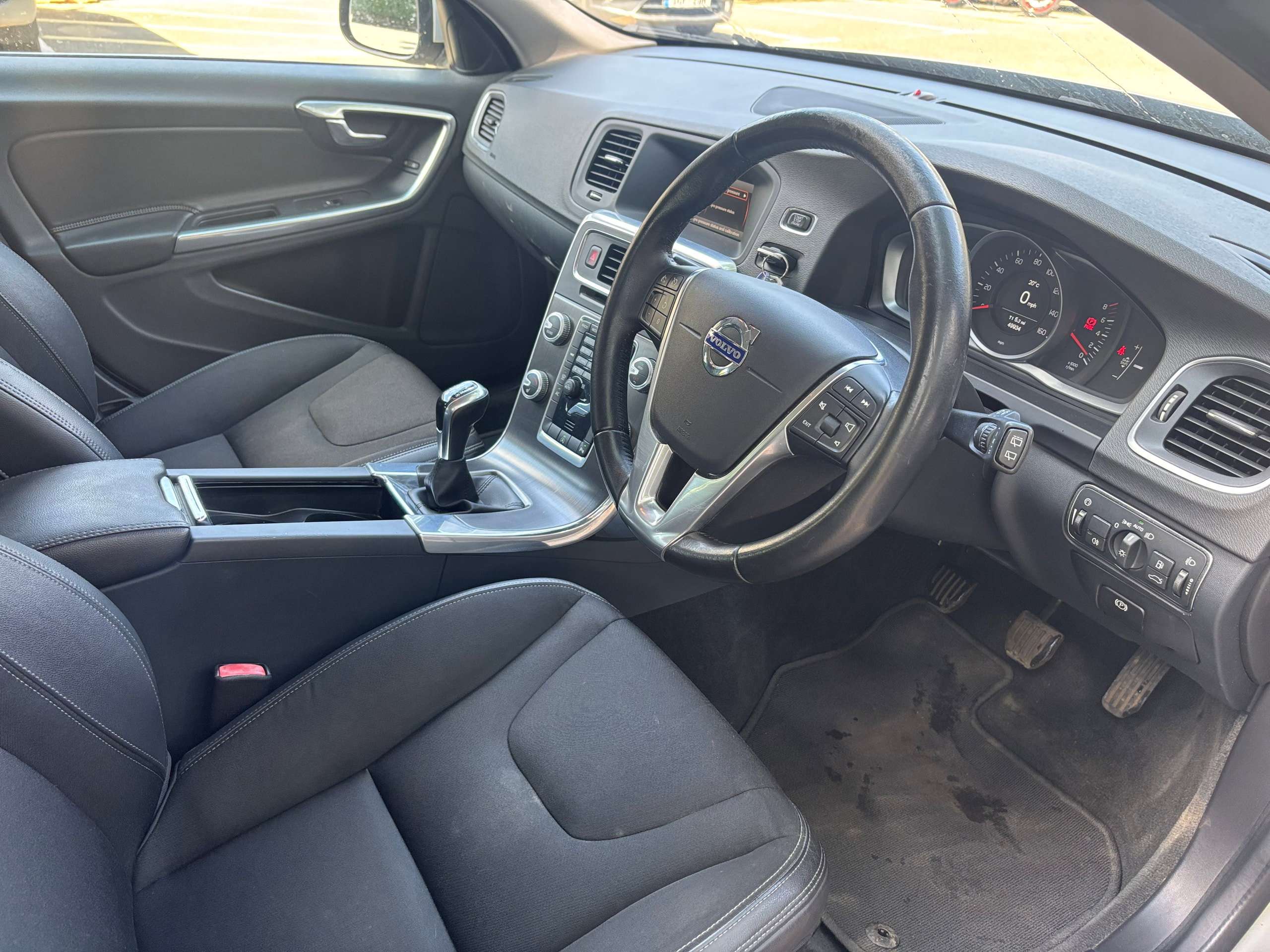2015 VOLVO V60 2015 VOLVO V60