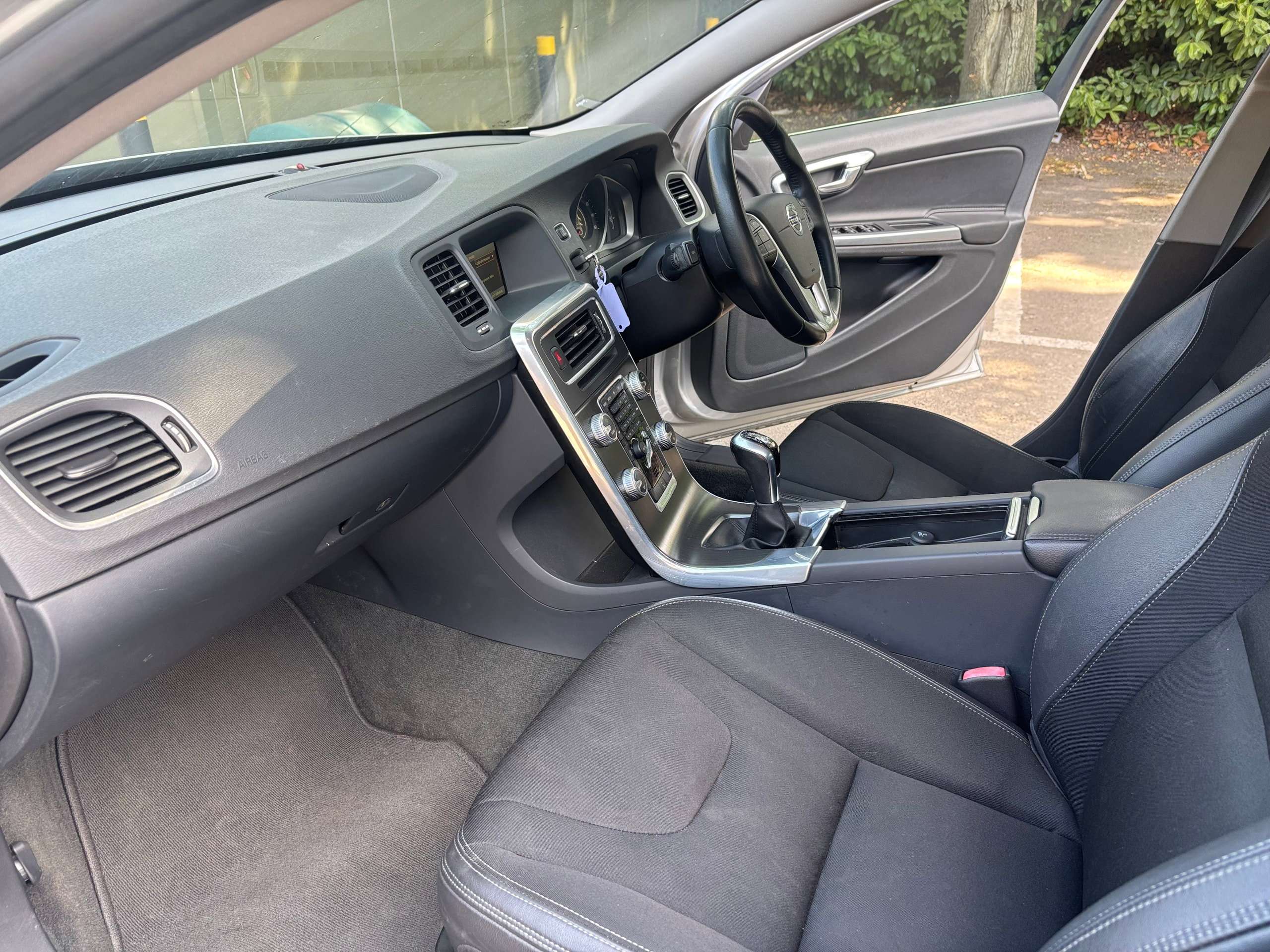 2015 VOLVO V60 2015 VOLVO V60