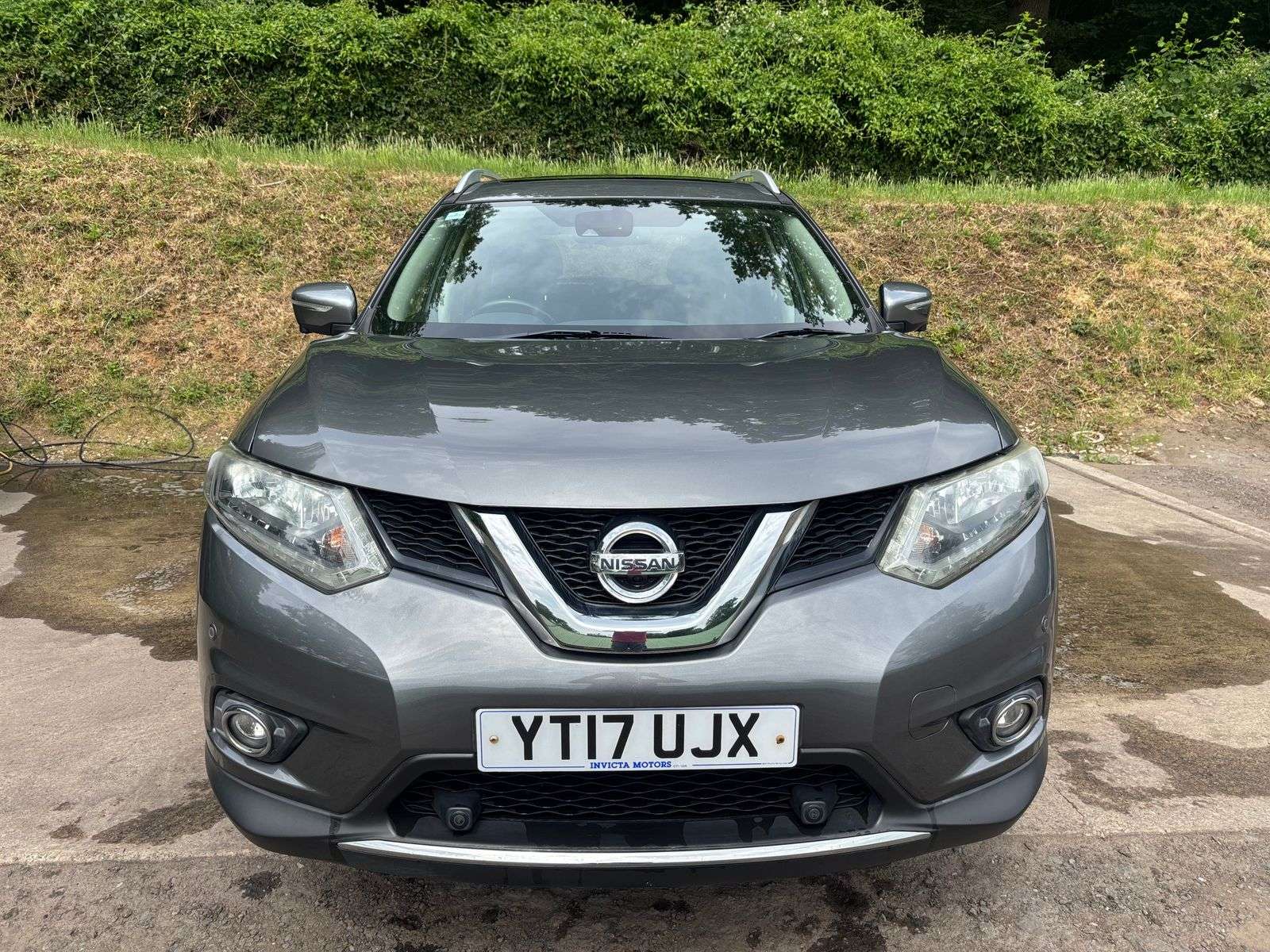 A 2017 NISSAN X-TRAIL 1.6 DIG-T N-Vision SUV 5dr Petrol Manual Euro 6 (s/s) (163 ps) A 2017 NISSAN X-TRAIL 1.6 DIG-T N-Vision SUV 5dr Petrol Manual Euro 6 (s/s) (163 ps)